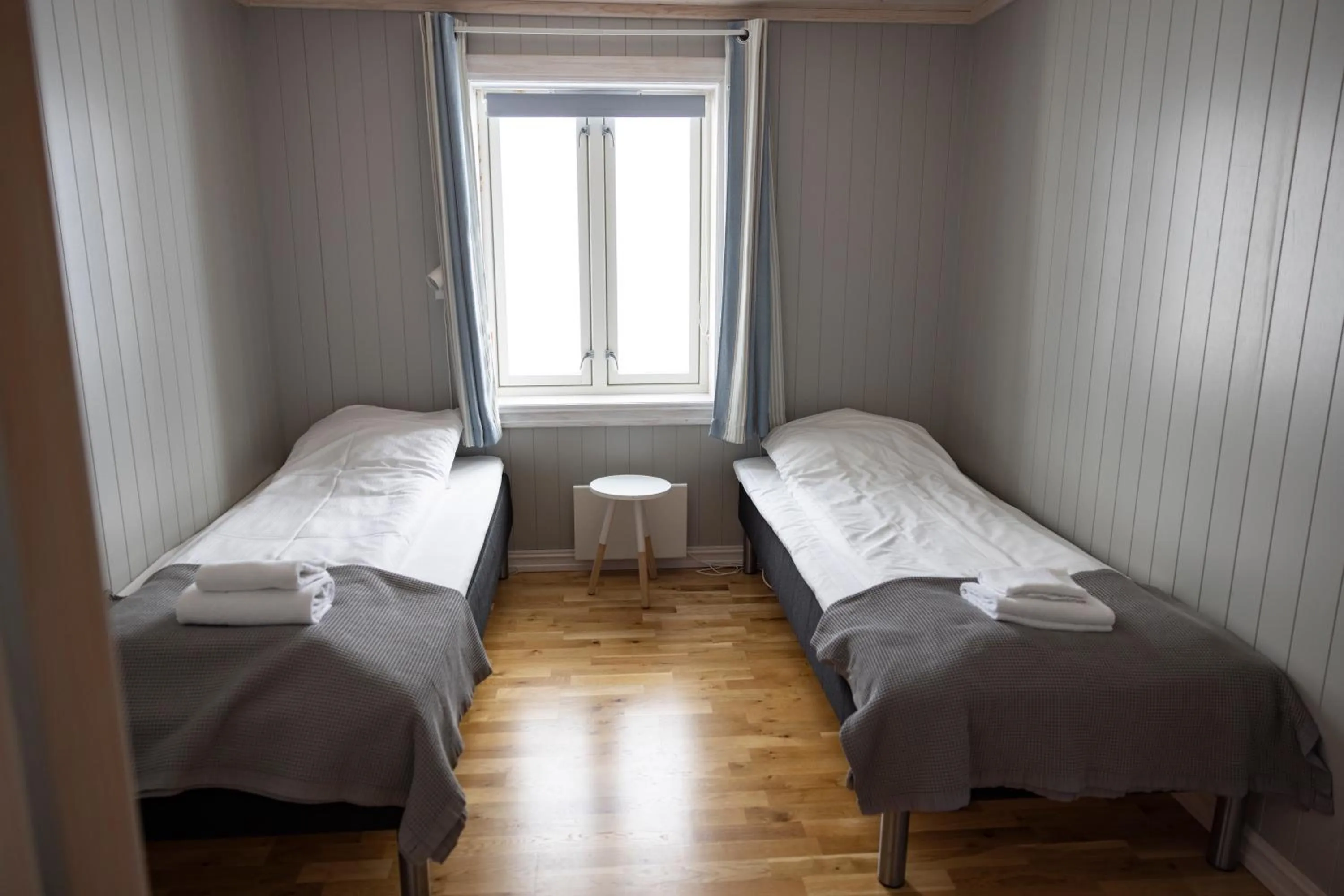 Bedroom, Bed in The Tide - Rorbuer