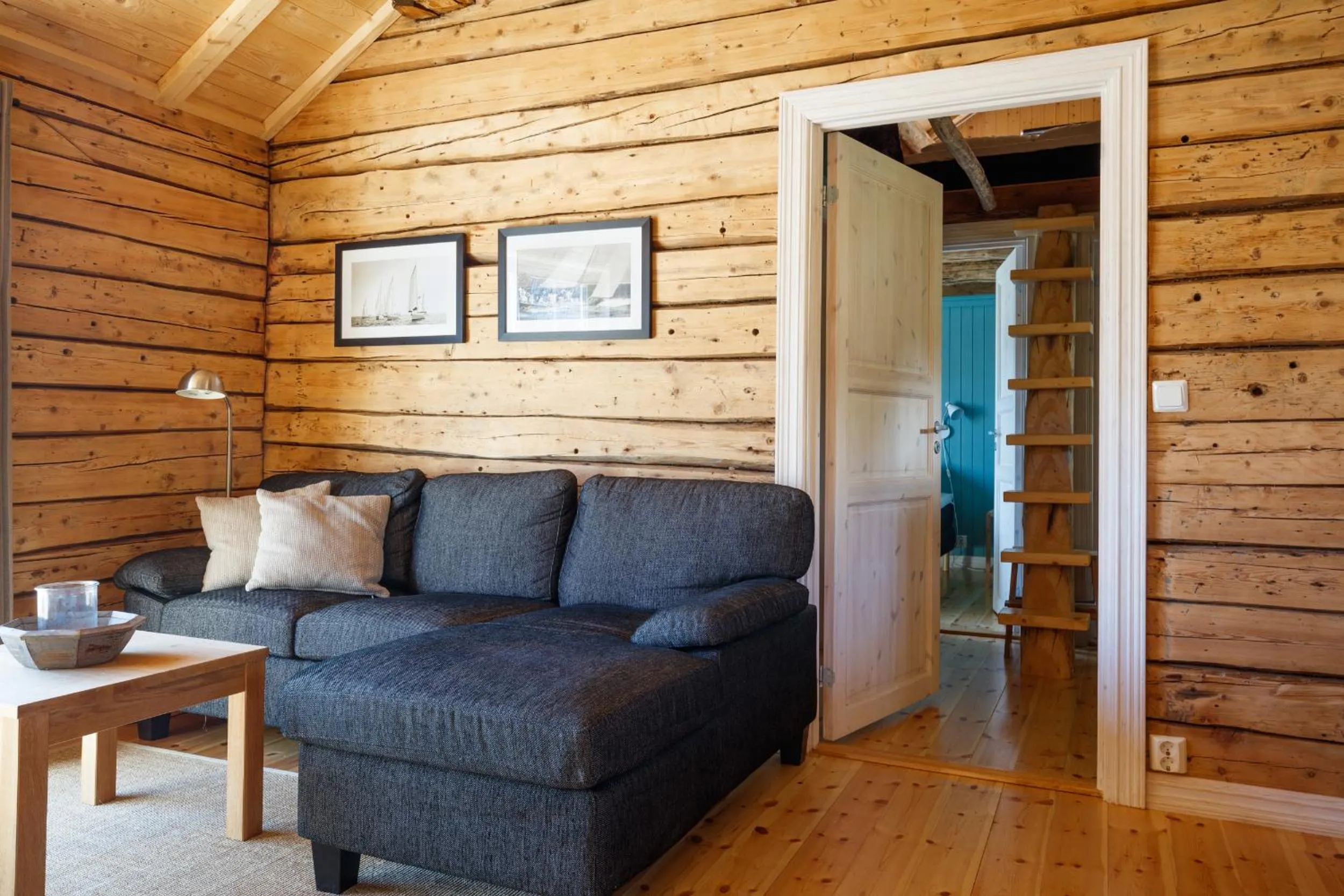 Living room in The Tide - Rorbuer