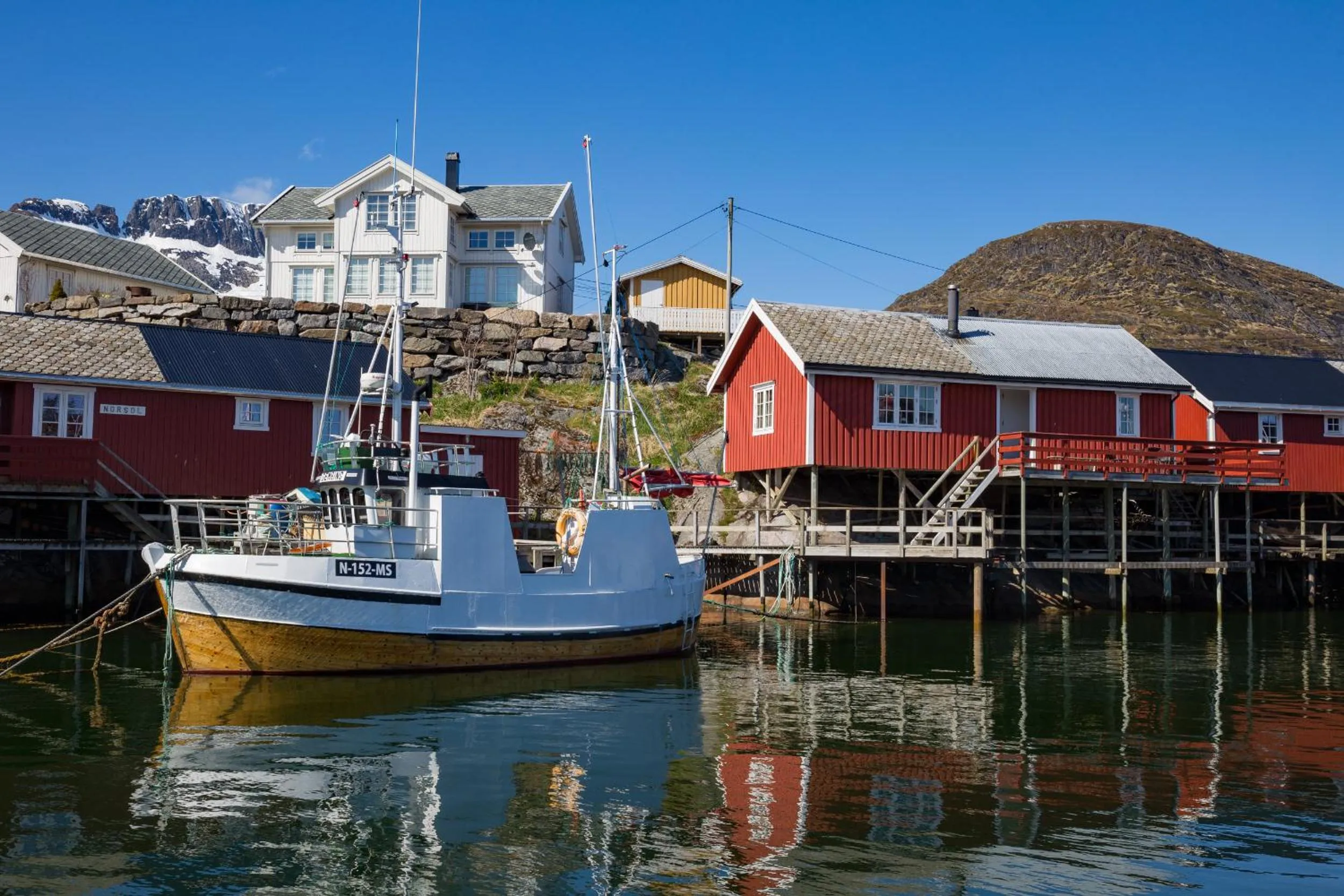 Facade/entrance in The Tide - Rorbuer