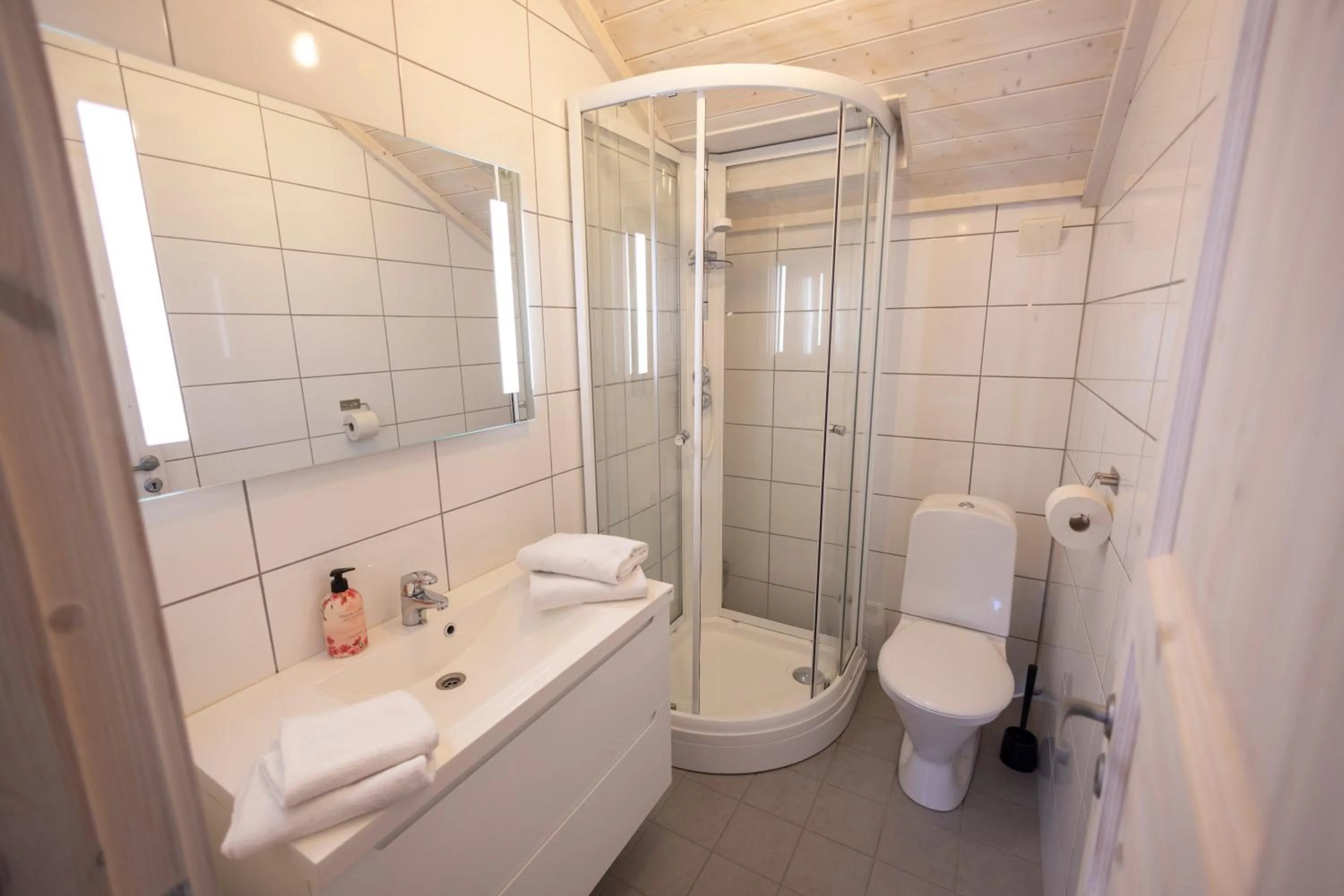 Shower in The Tide - Rorbuer