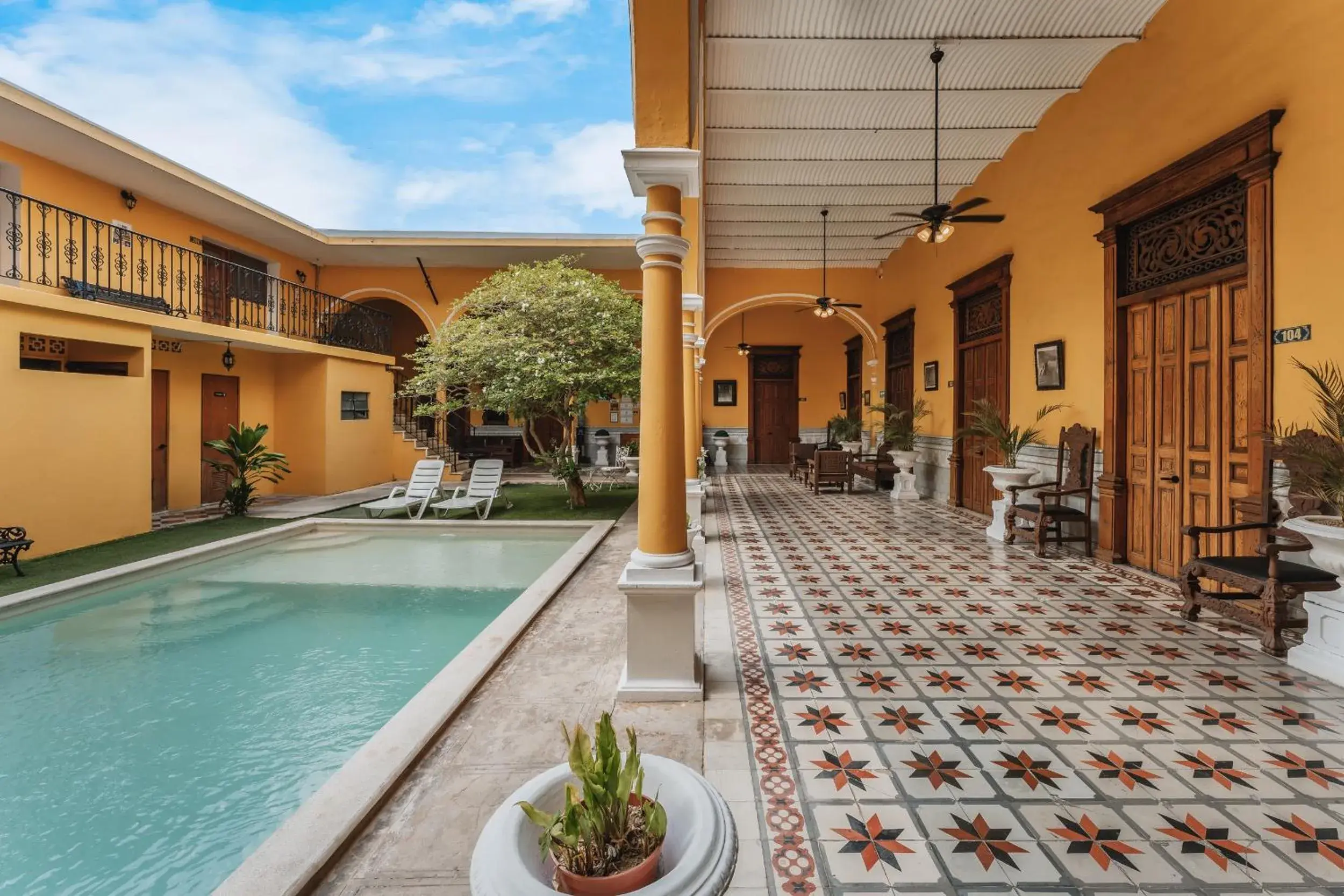 Swimming pool in Hotel Real Toledo by Kavia Swimming pool in Hotel Real Toledo by Kavia