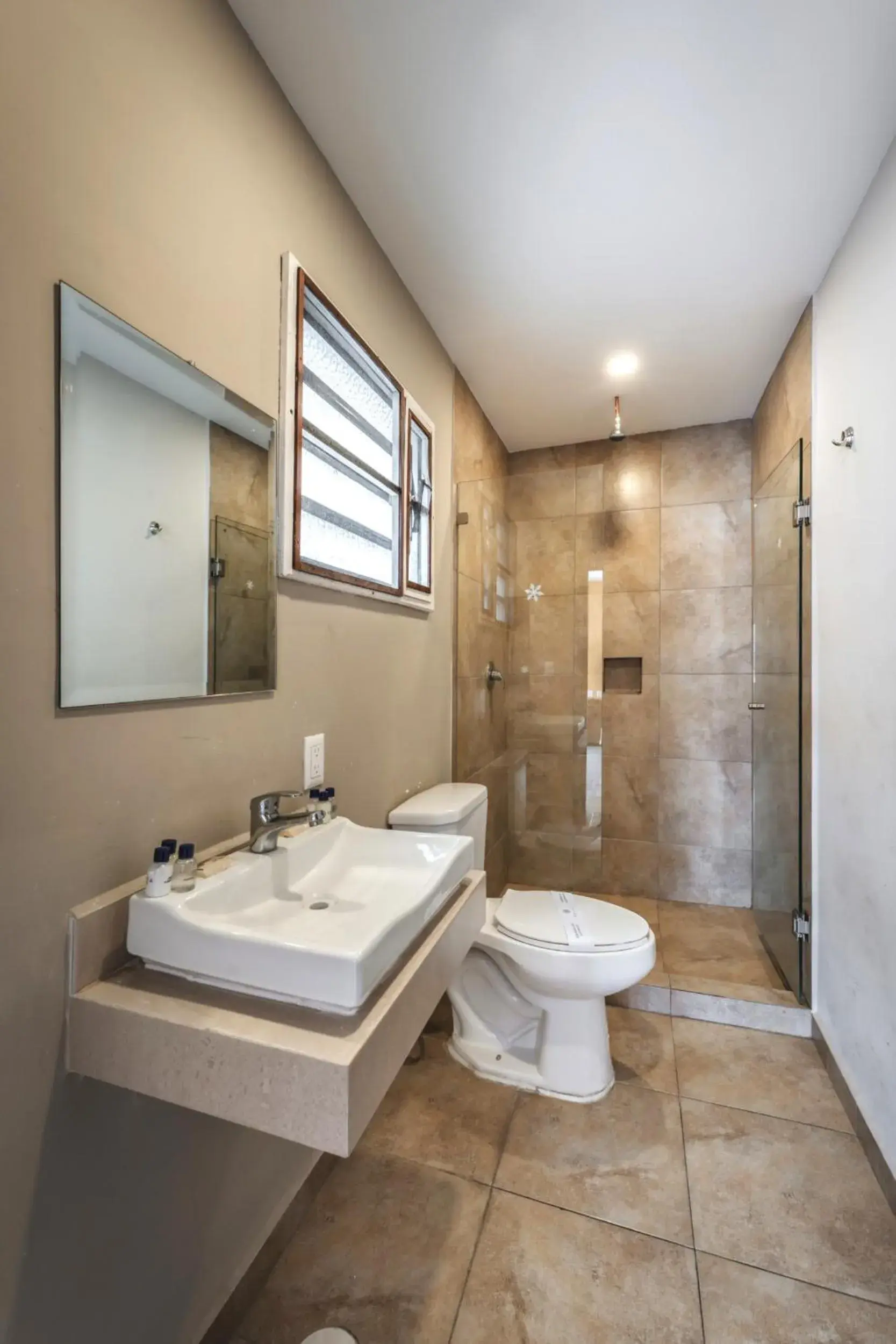 Bathroom in Hotel Real Toledo by Kavia Bathroom in Hotel Real Toledo by Kavia