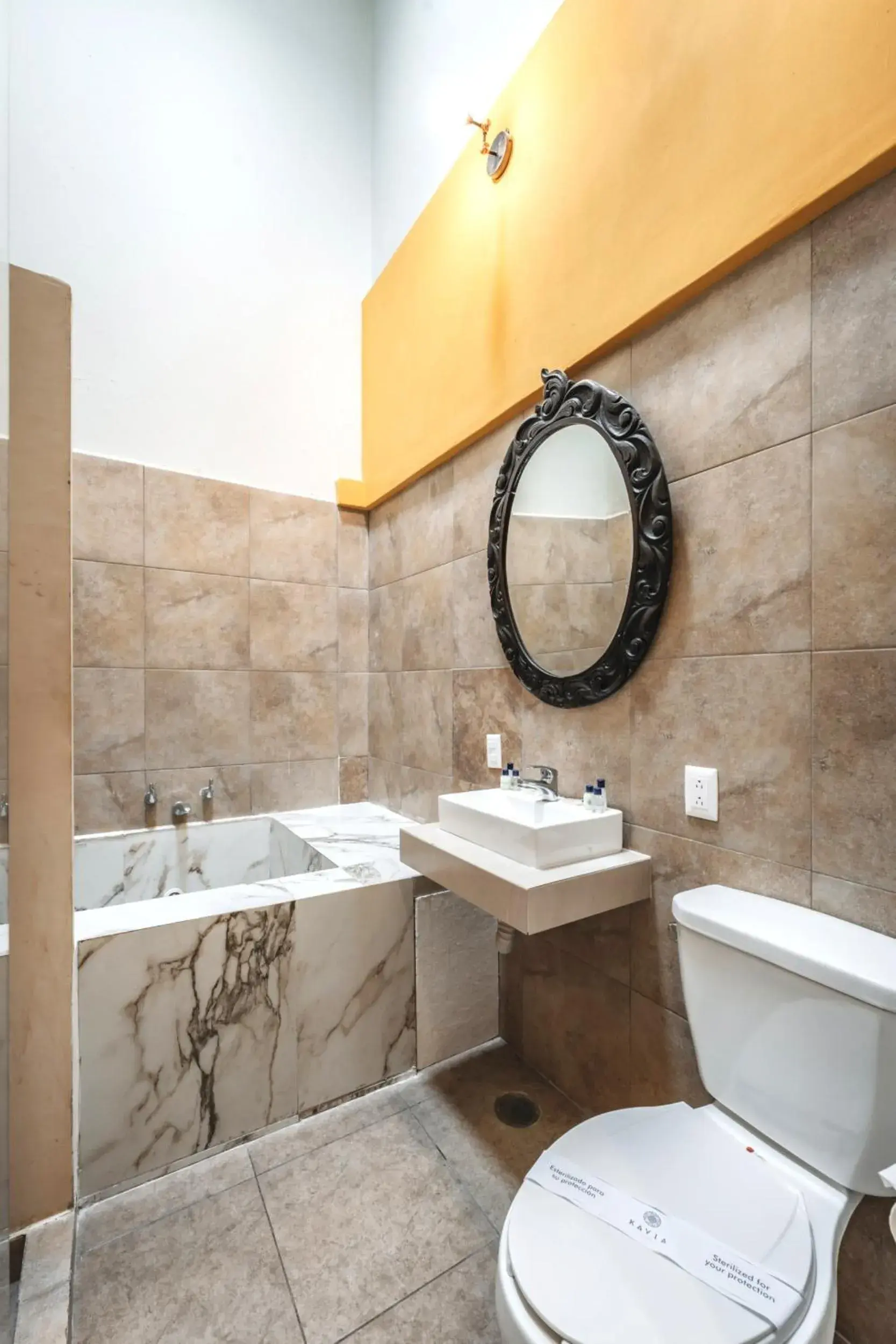 Bathroom in Hotel Real Toledo by Kavia Bathroom in Hotel Real Toledo by Kavia