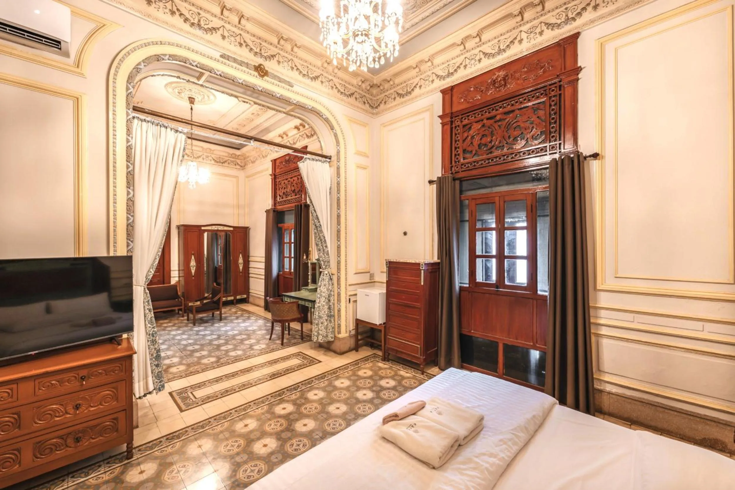 Photo of the whole room, Bed in Hotel Real Toledo by Kavia