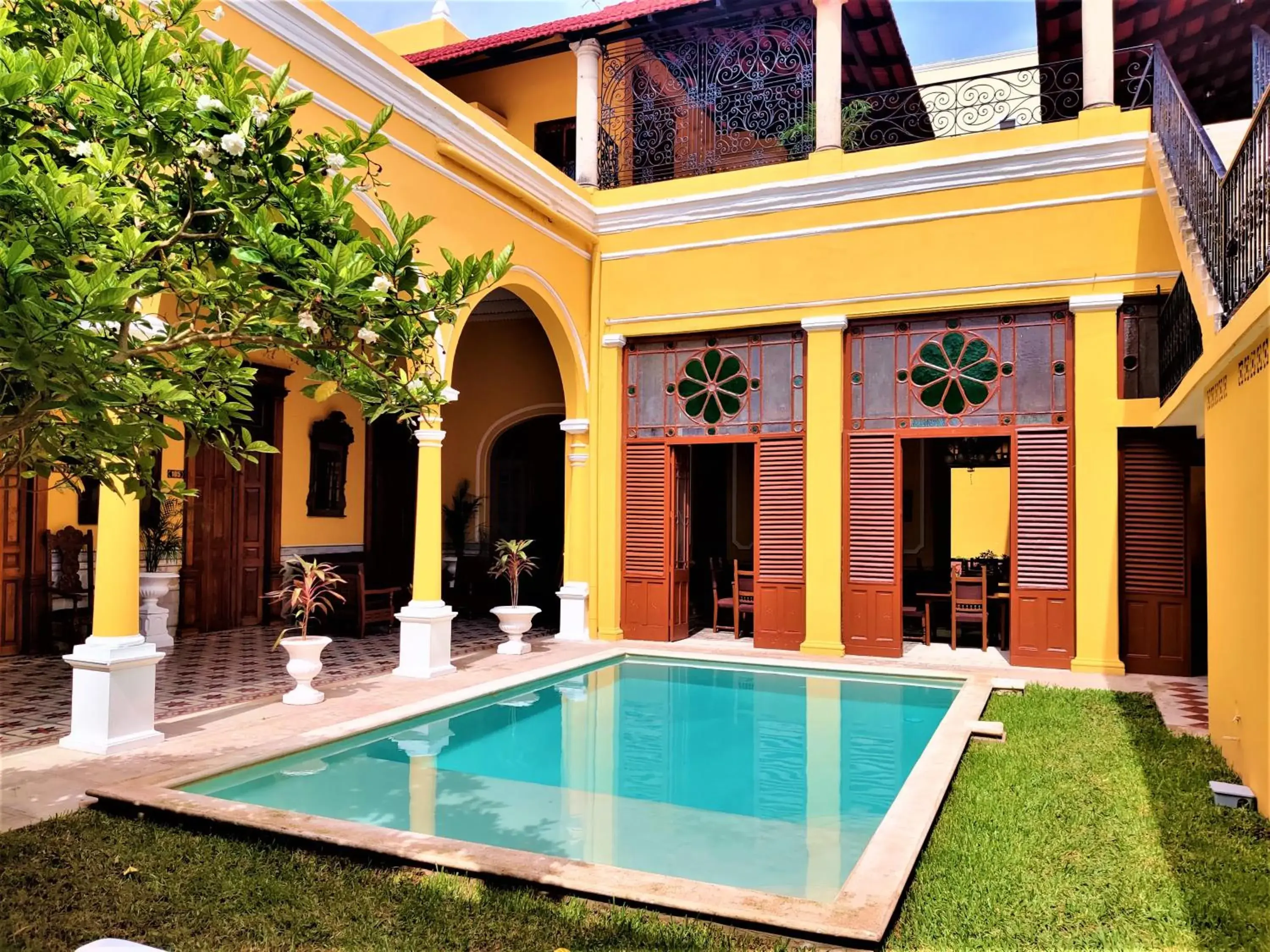 Swimming pool in Hotel Real Toledo by Kavia Swimming pool in Hotel Real Toledo by Kavia