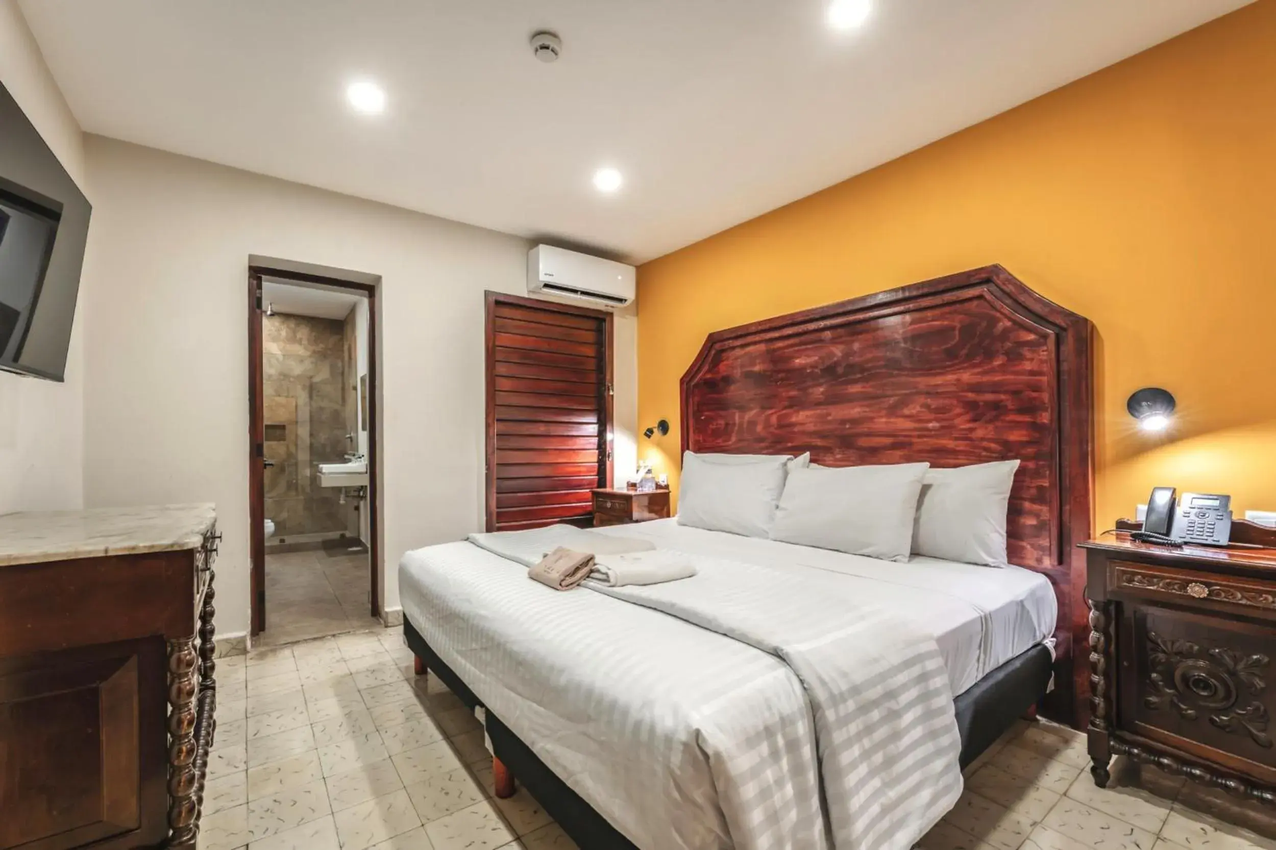 Standard King Room in Hotel Real Toledo by Kavia Standard King Room in Hotel Real Toledo by Kavia