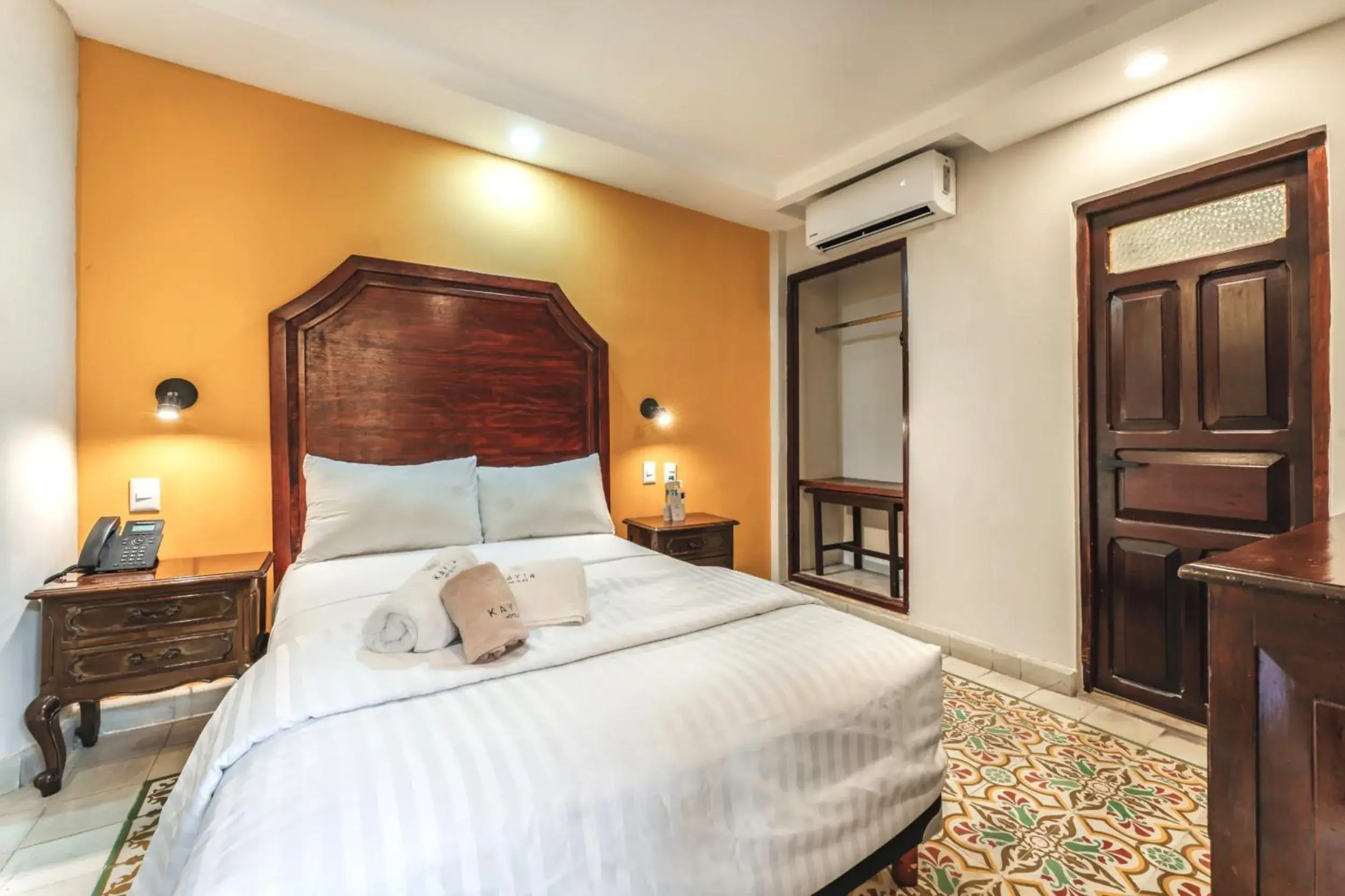 Queen Room in Hotel Real Toledo by Kavia Queen Room in Hotel Real Toledo by Kavia