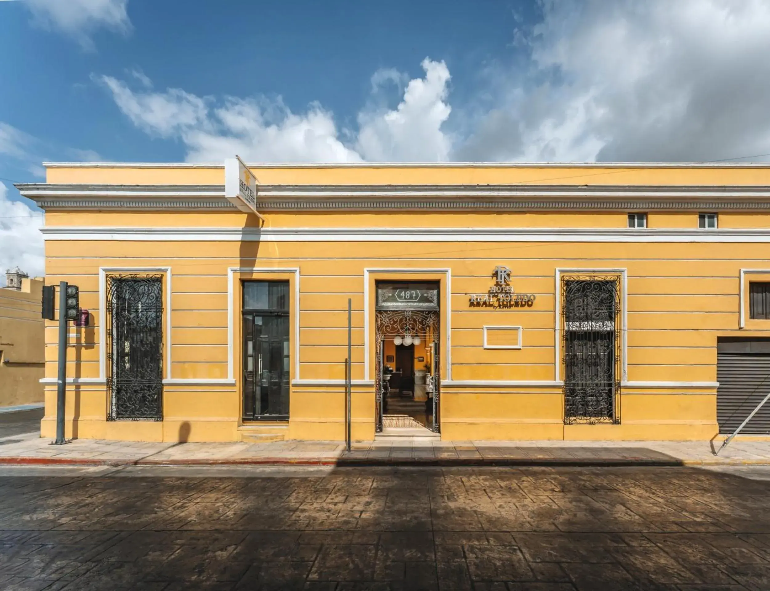 Facade/entrance in Hotel Real Toledo by Kavia Facade/entrance in Hotel Real Toledo by Kavia