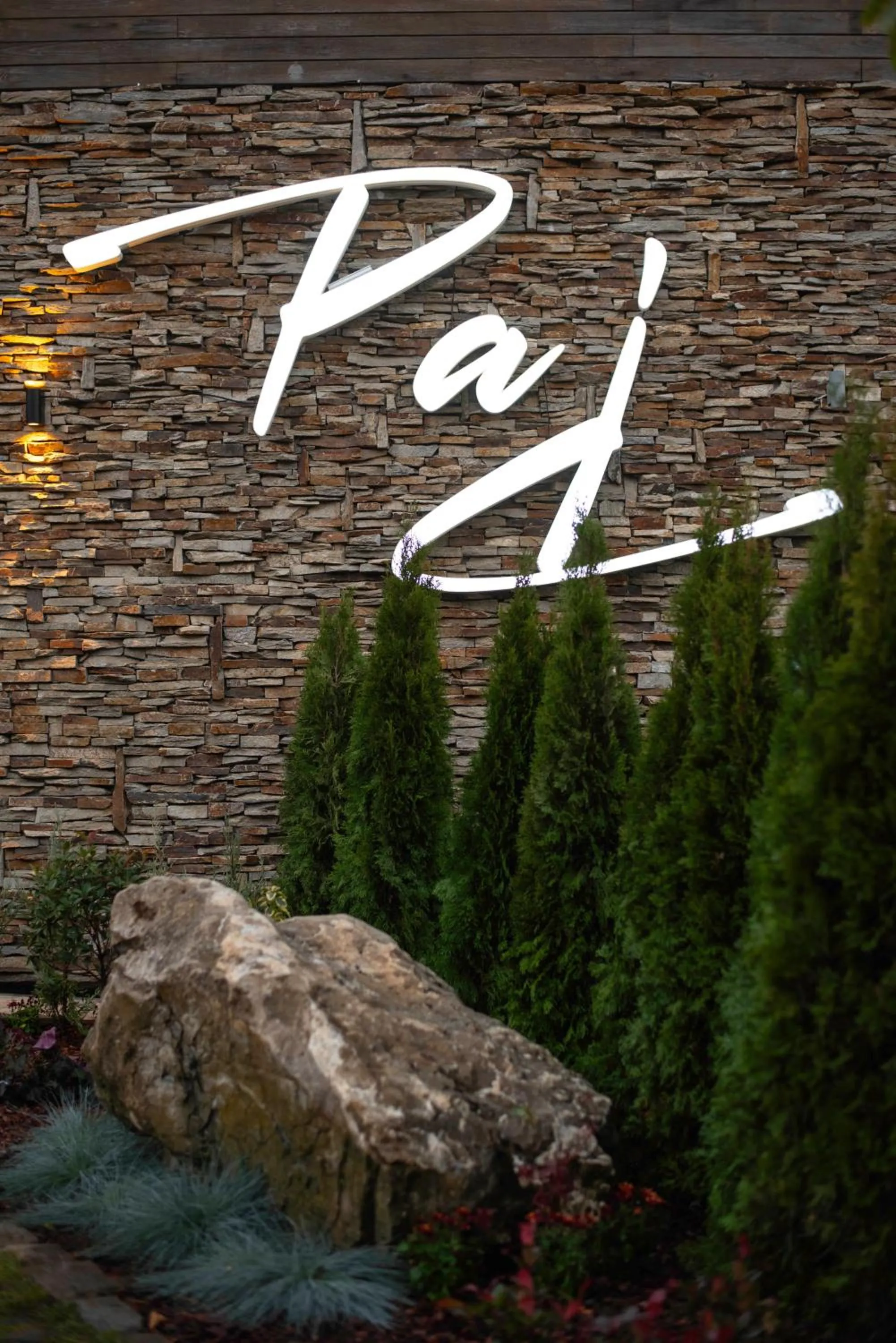 Restaurant/places to eat in Paj Hotelul Retreat & Spa