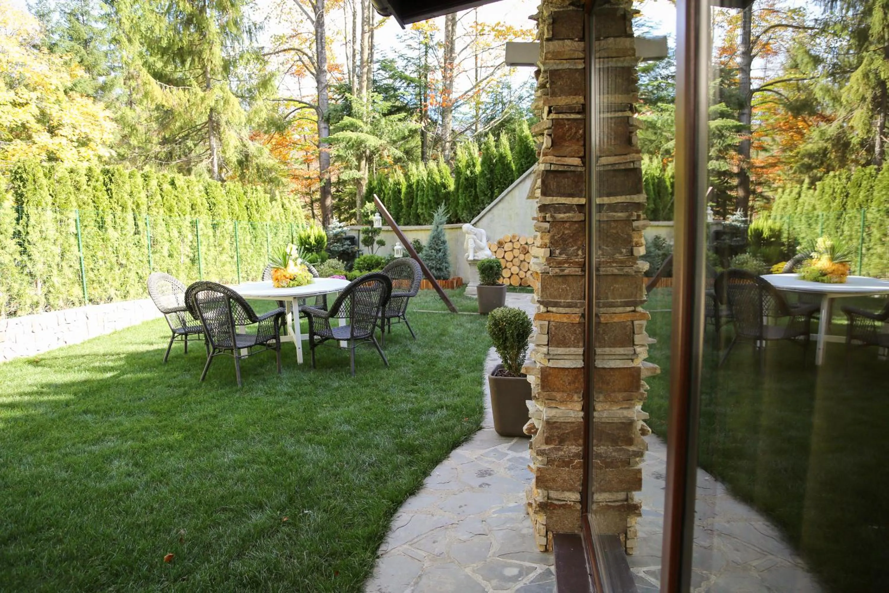 Garden in Paj Hotelul Retreat & Spa