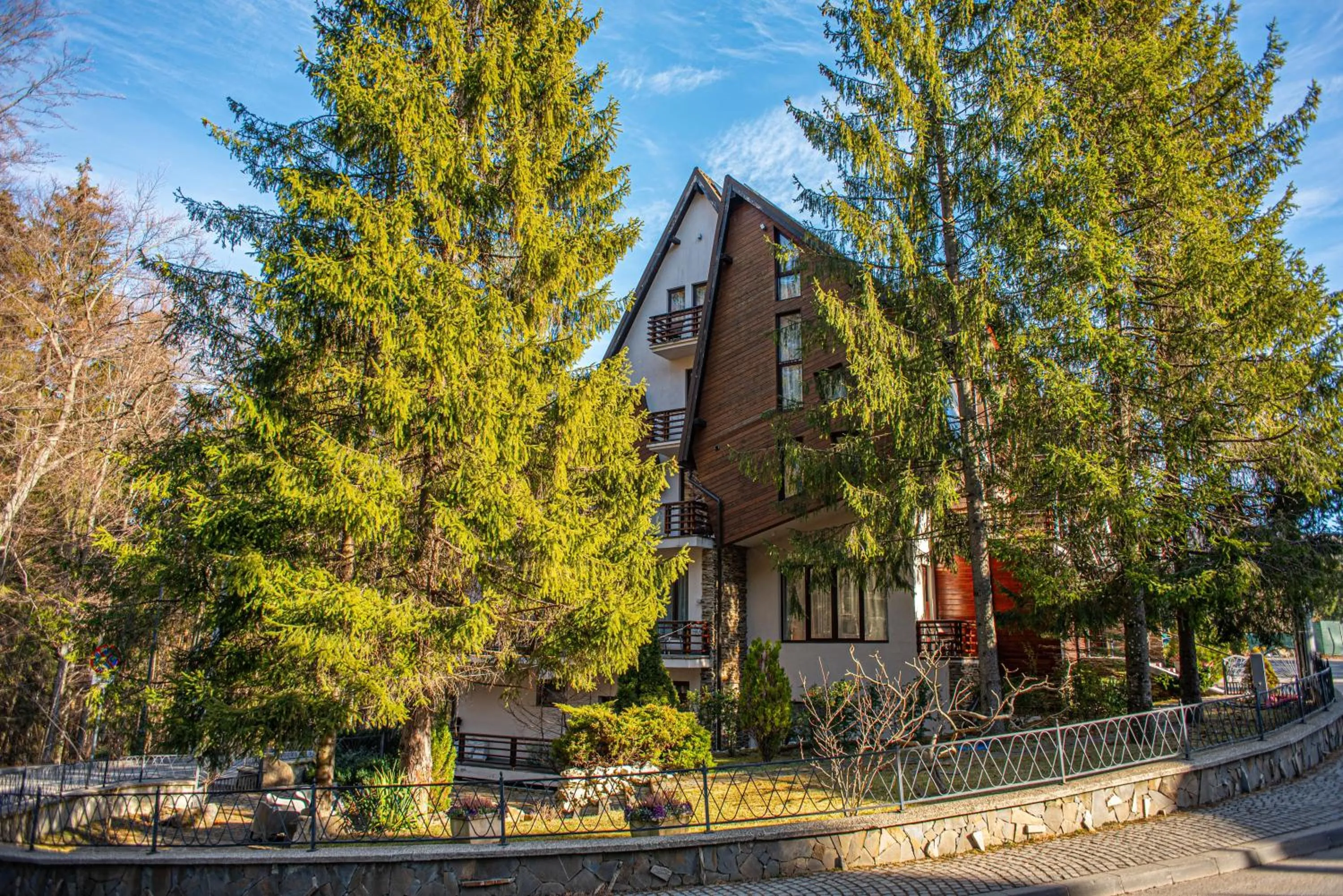 Property building in Paj Hotelul Retreat & Spa