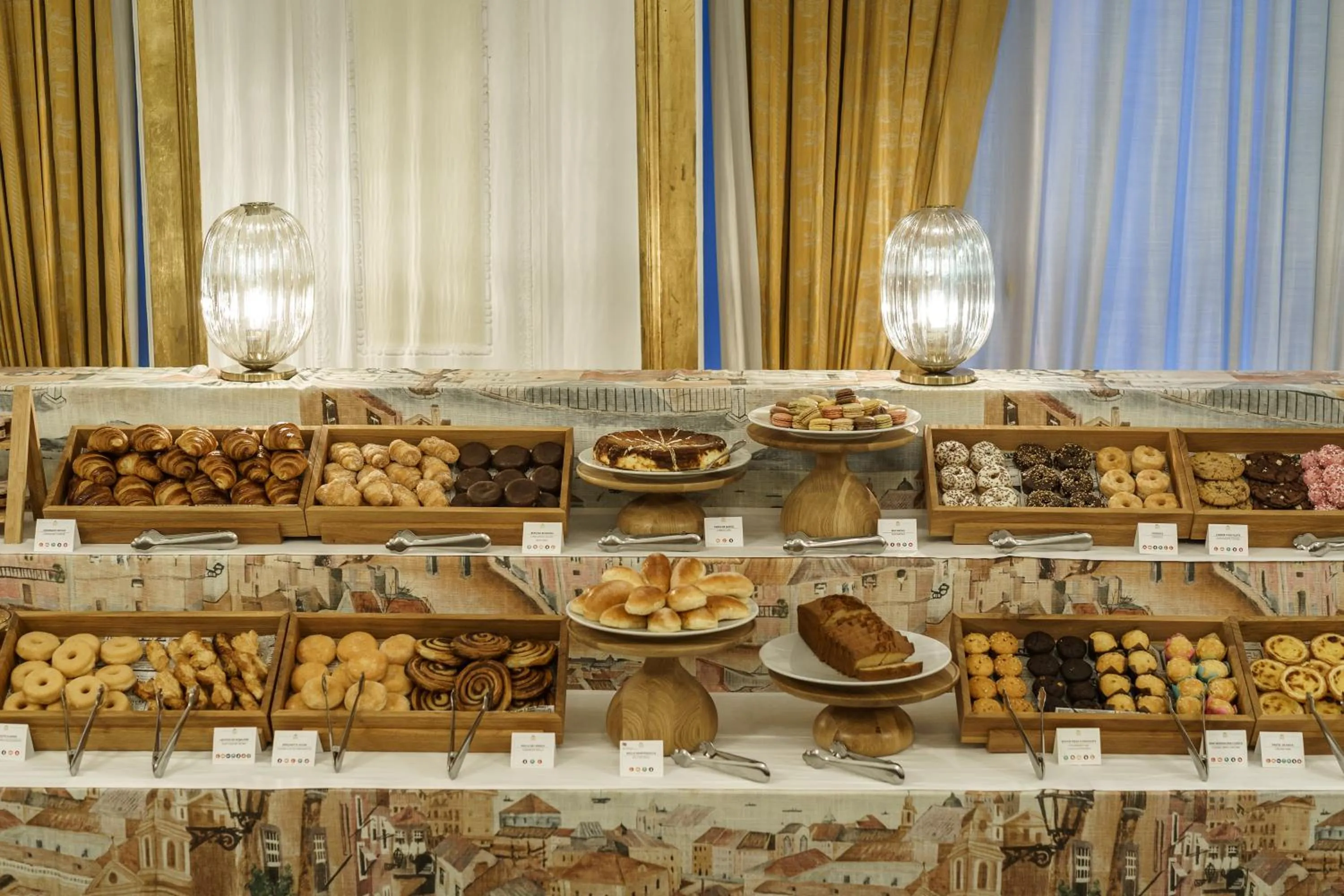 Breakfast in Hotel Carlton