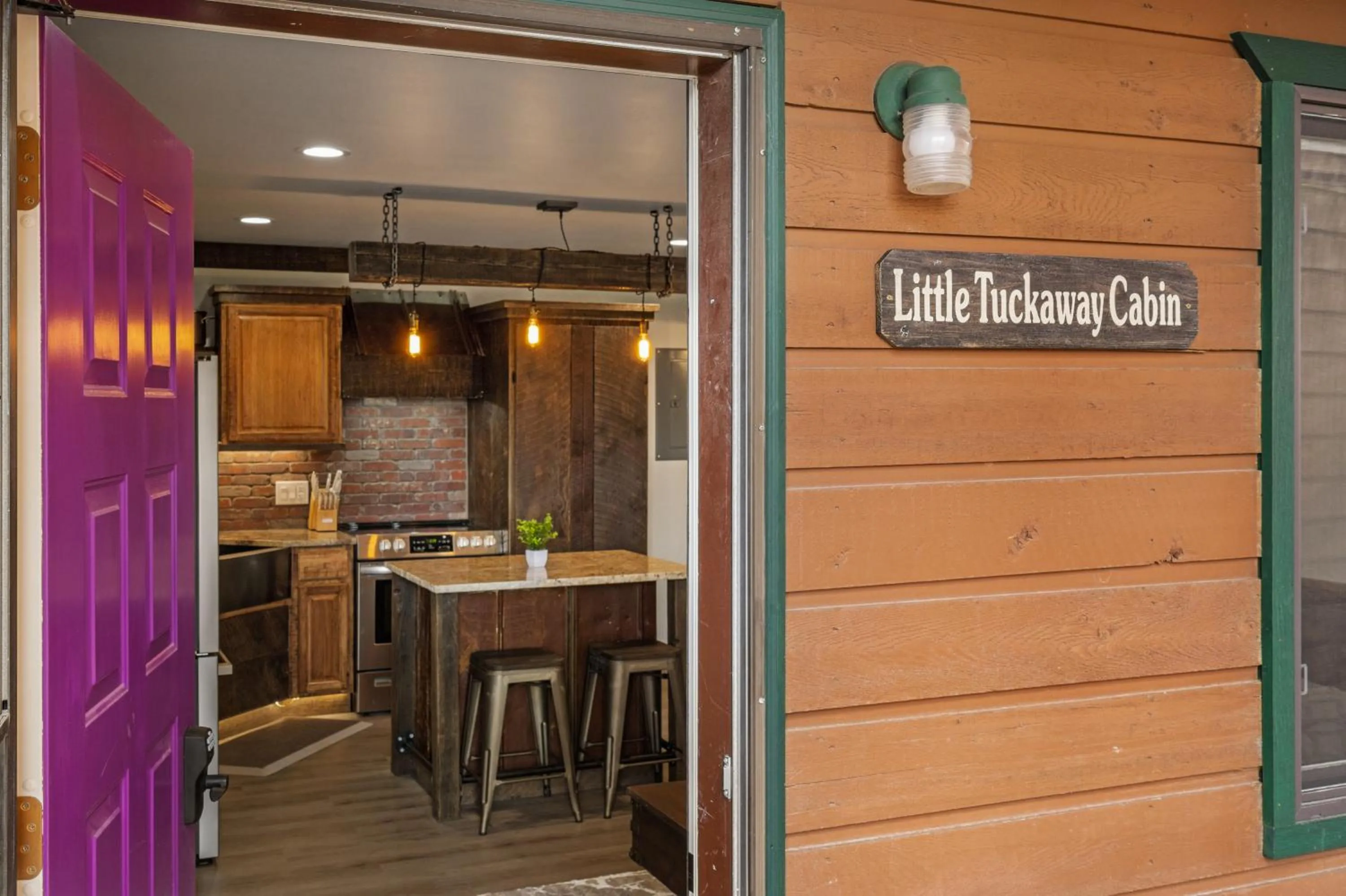 Facade/entrance in Little Tuckaway