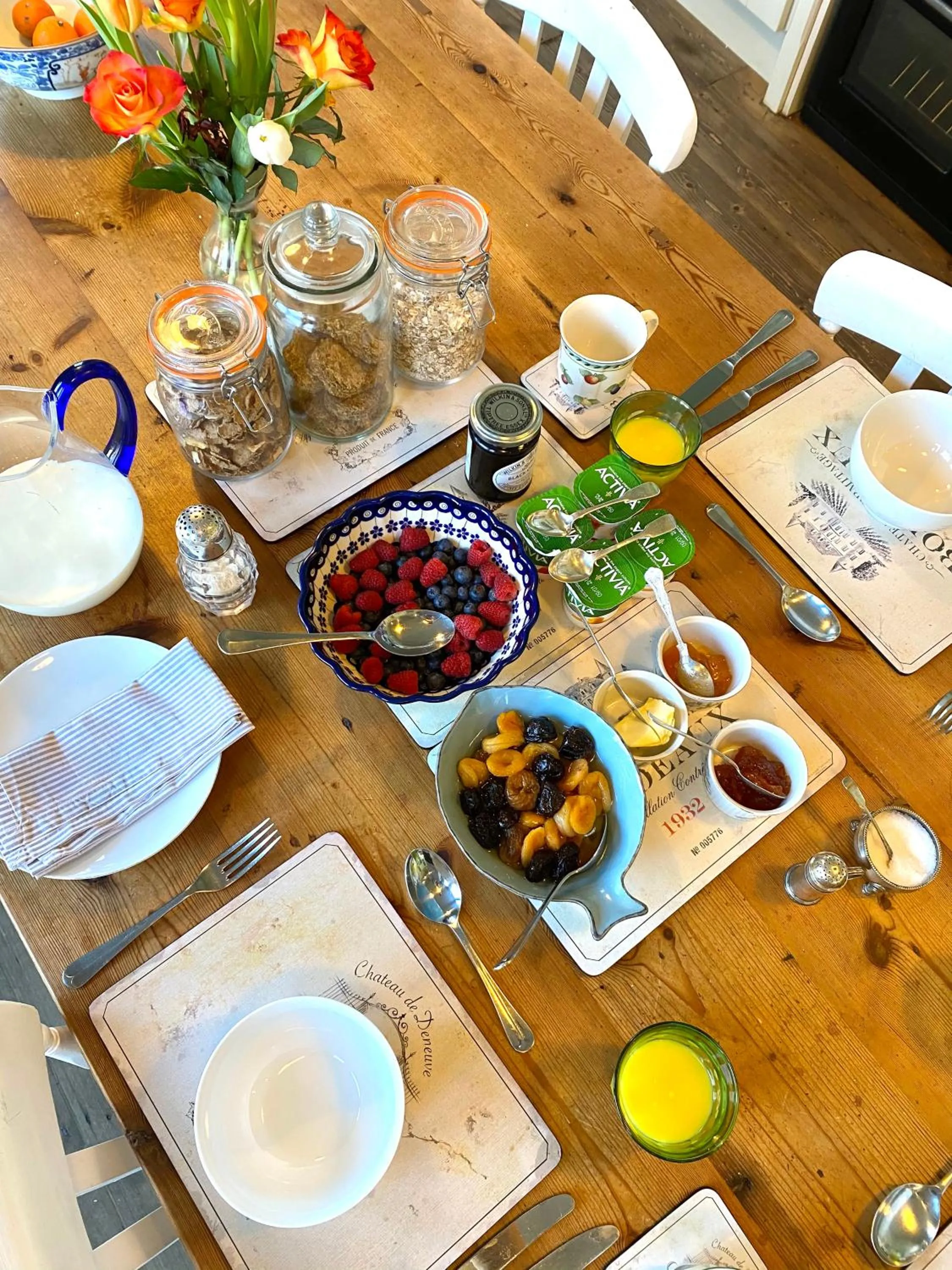 Buffet breakfast in Laurel House