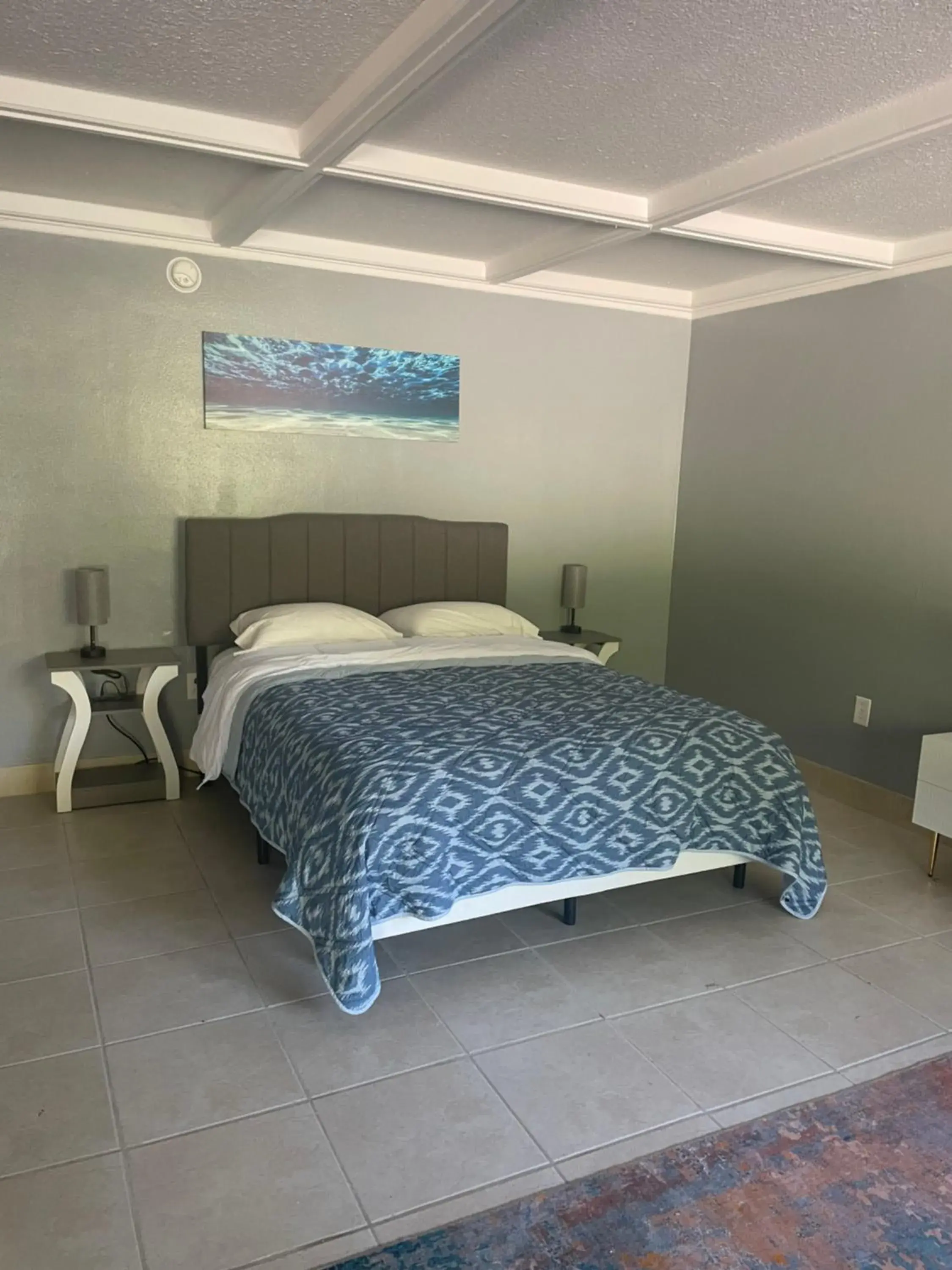 Bed in BlueGem Motel Bed in BlueGem Motel