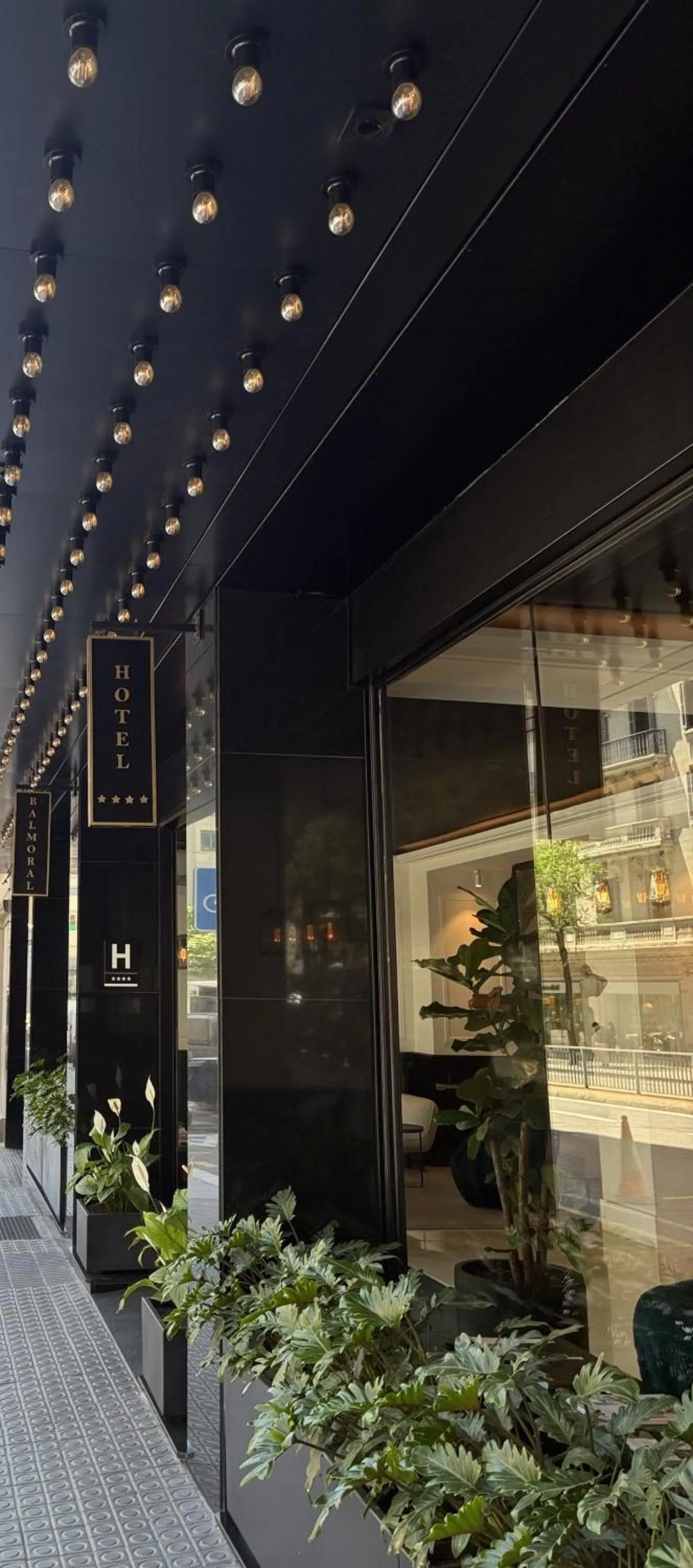 Facade/entrance in Hotel Balmoral