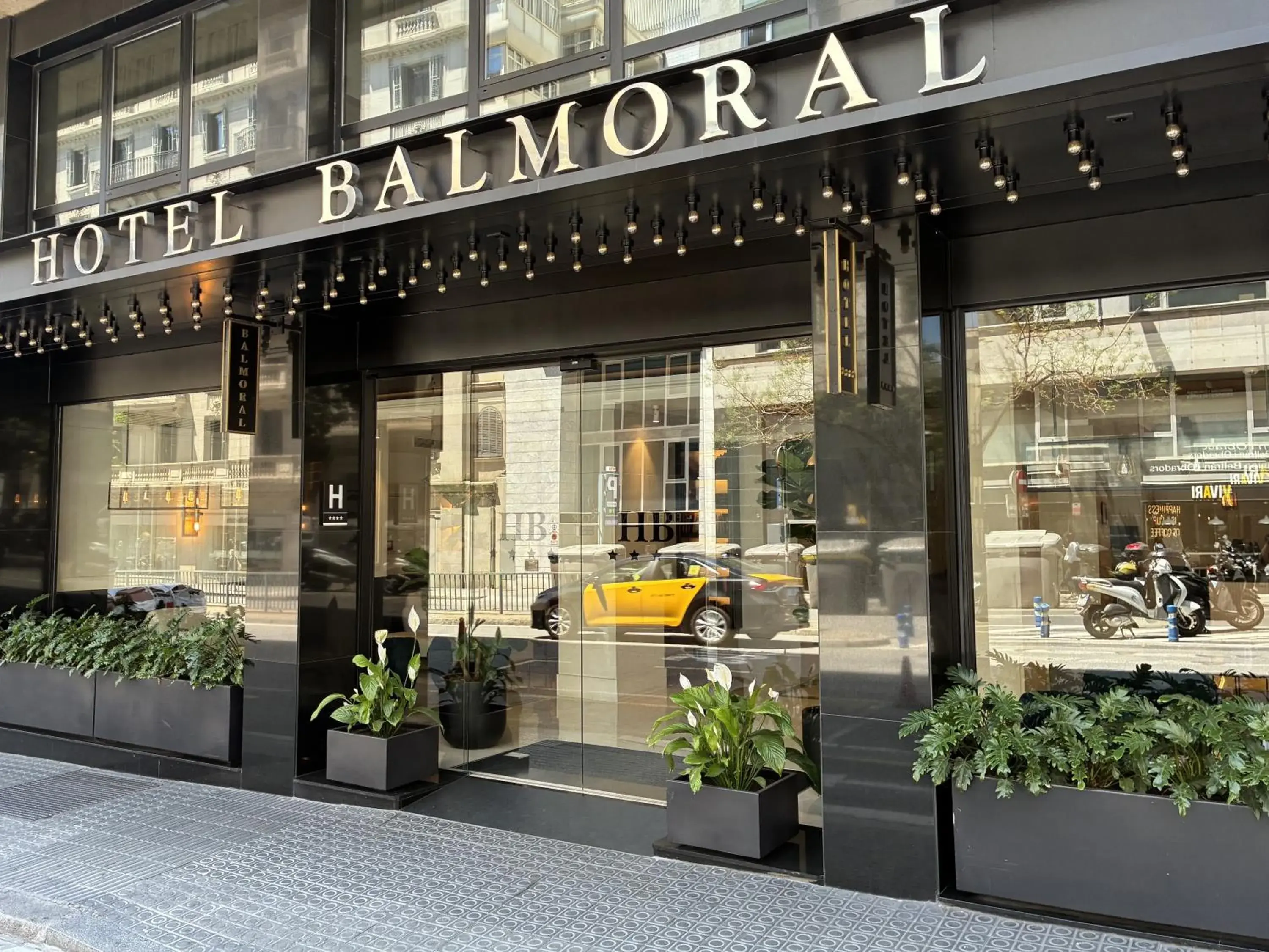 Facade/entrance in Hotel Balmoral Facade/entrance in Hotel Balmoral