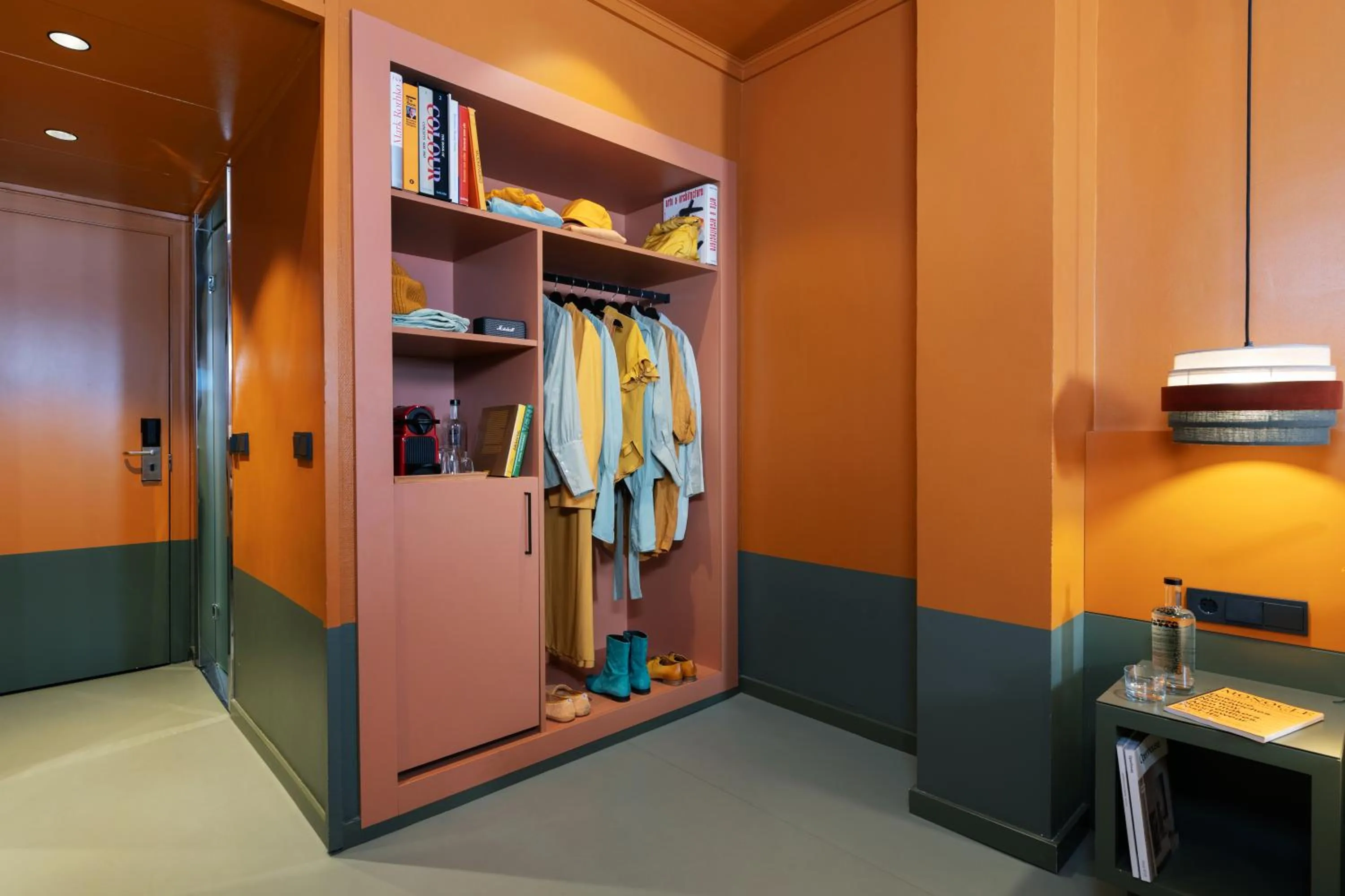 wardrobe in chic&basic Reding