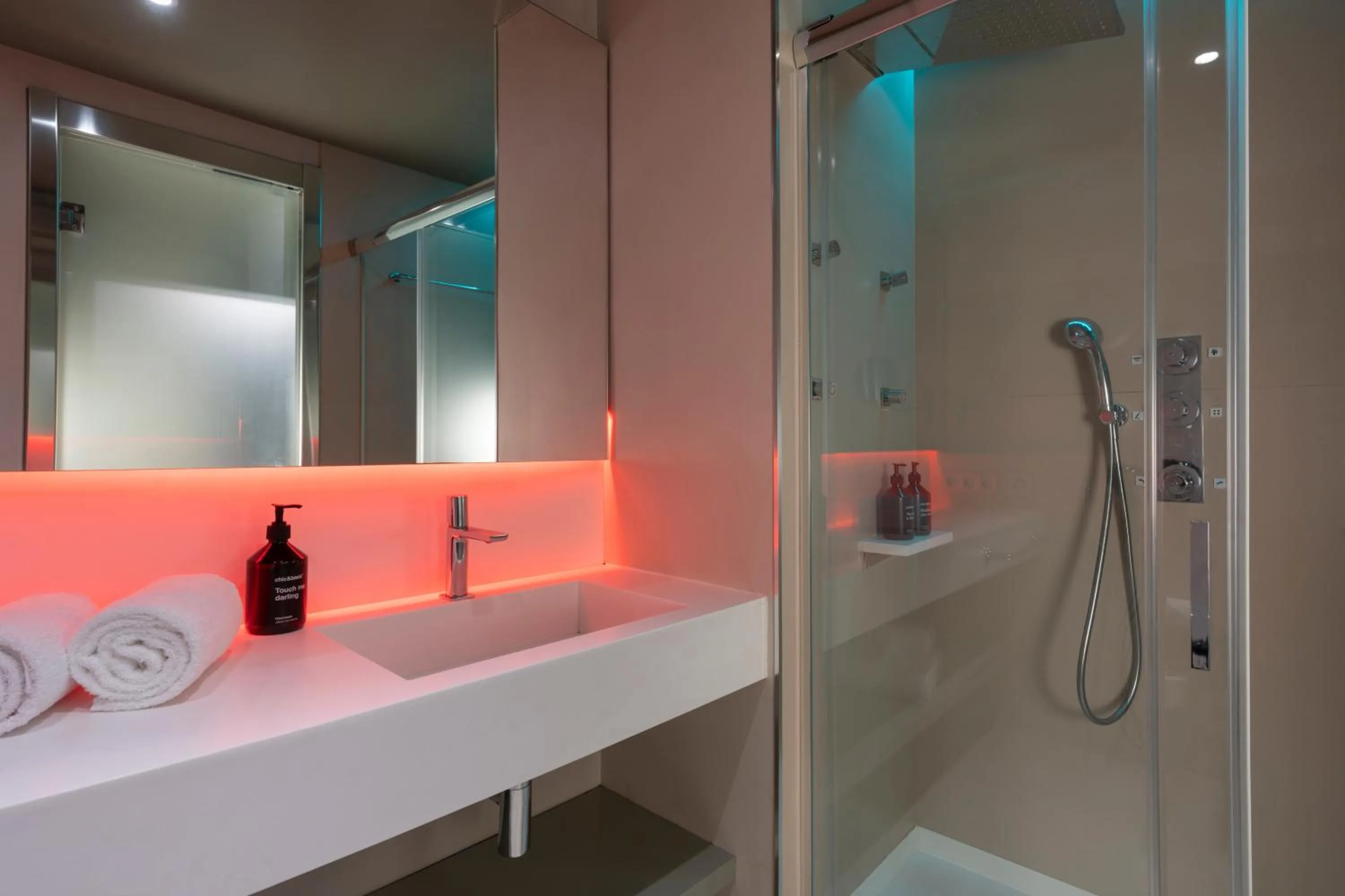 Bathroom in chic&basic Reding