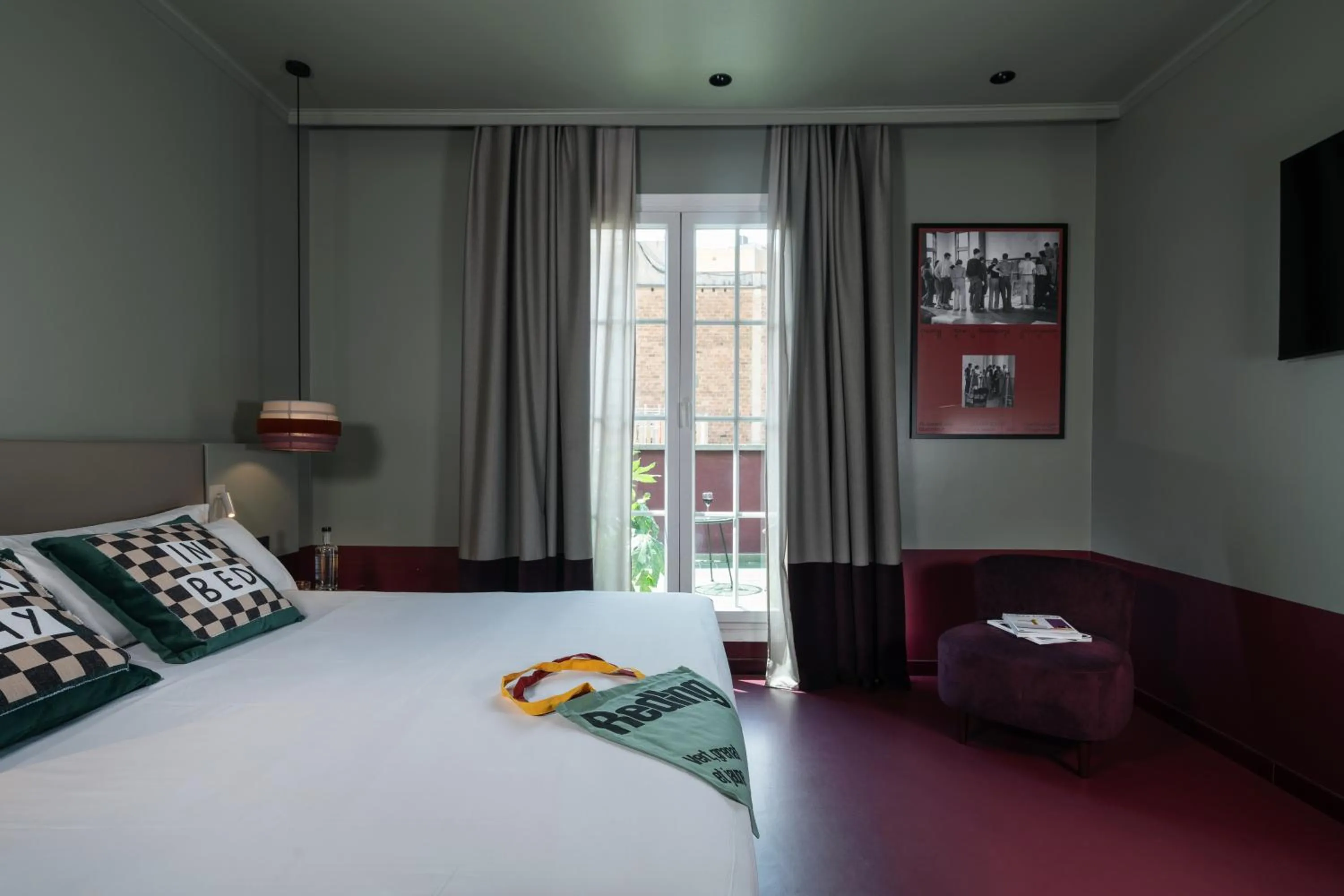 Photo of the whole room, Bed in chic&basic Reding