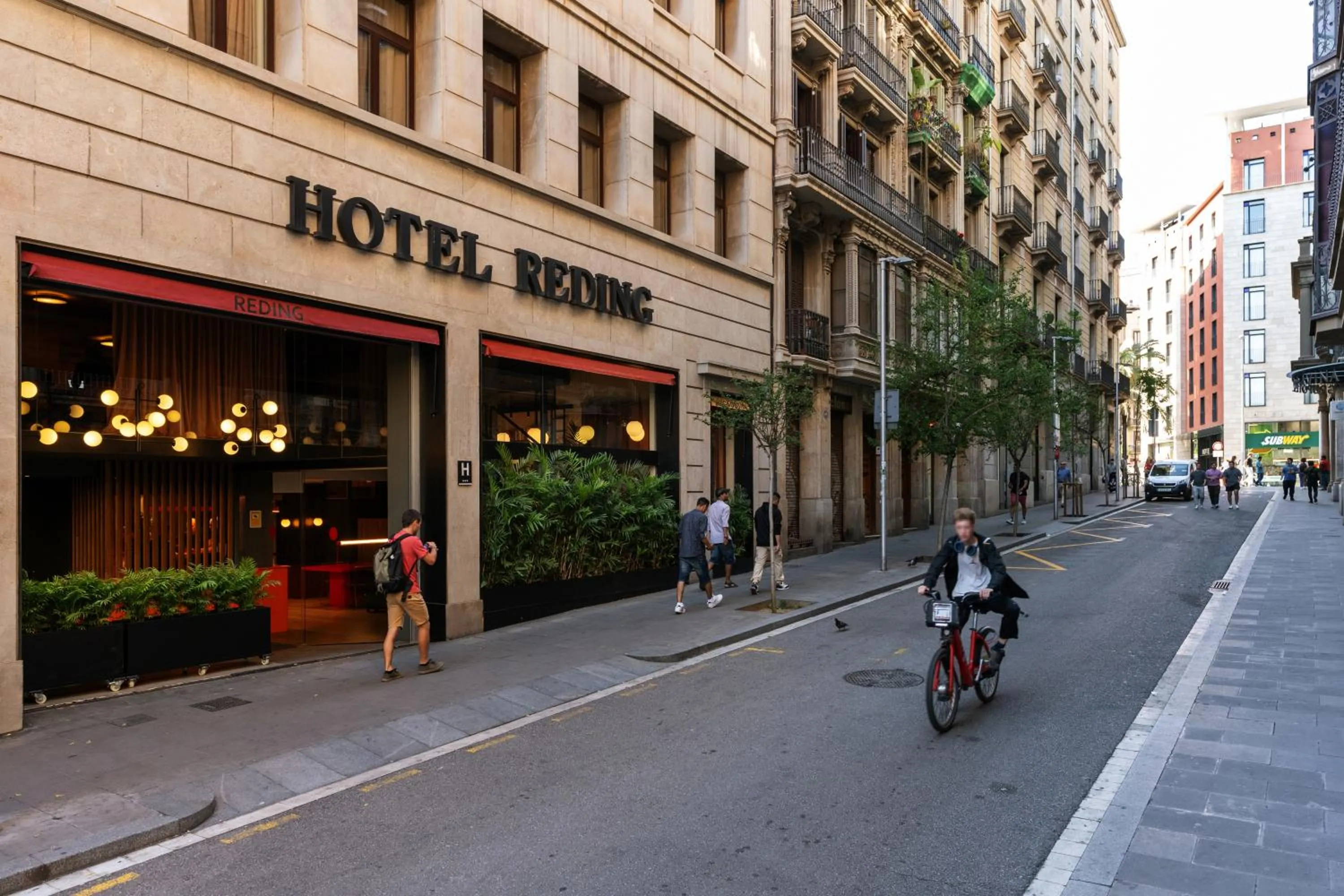 Facade/entrance in chic&basic Reding