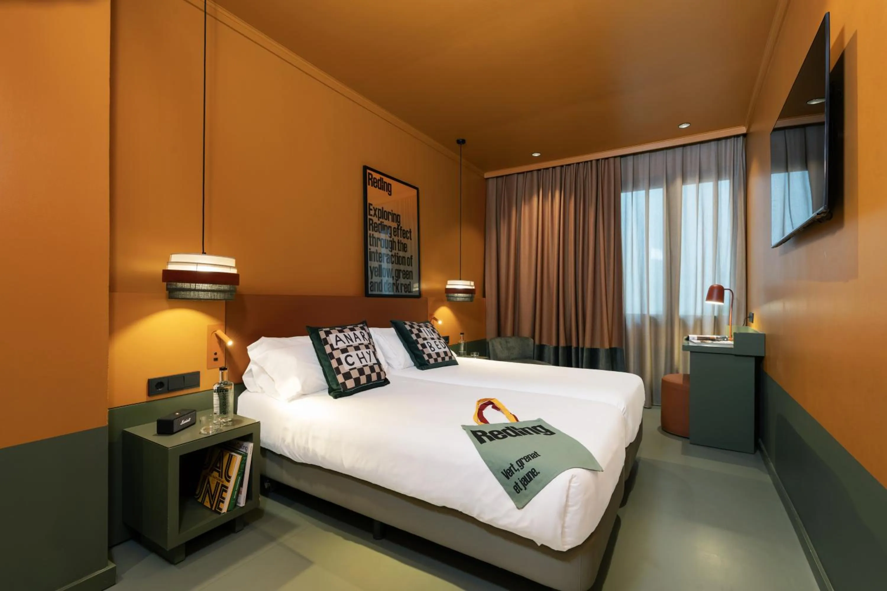 Photo of the whole room, Bed in chic&basic Reding