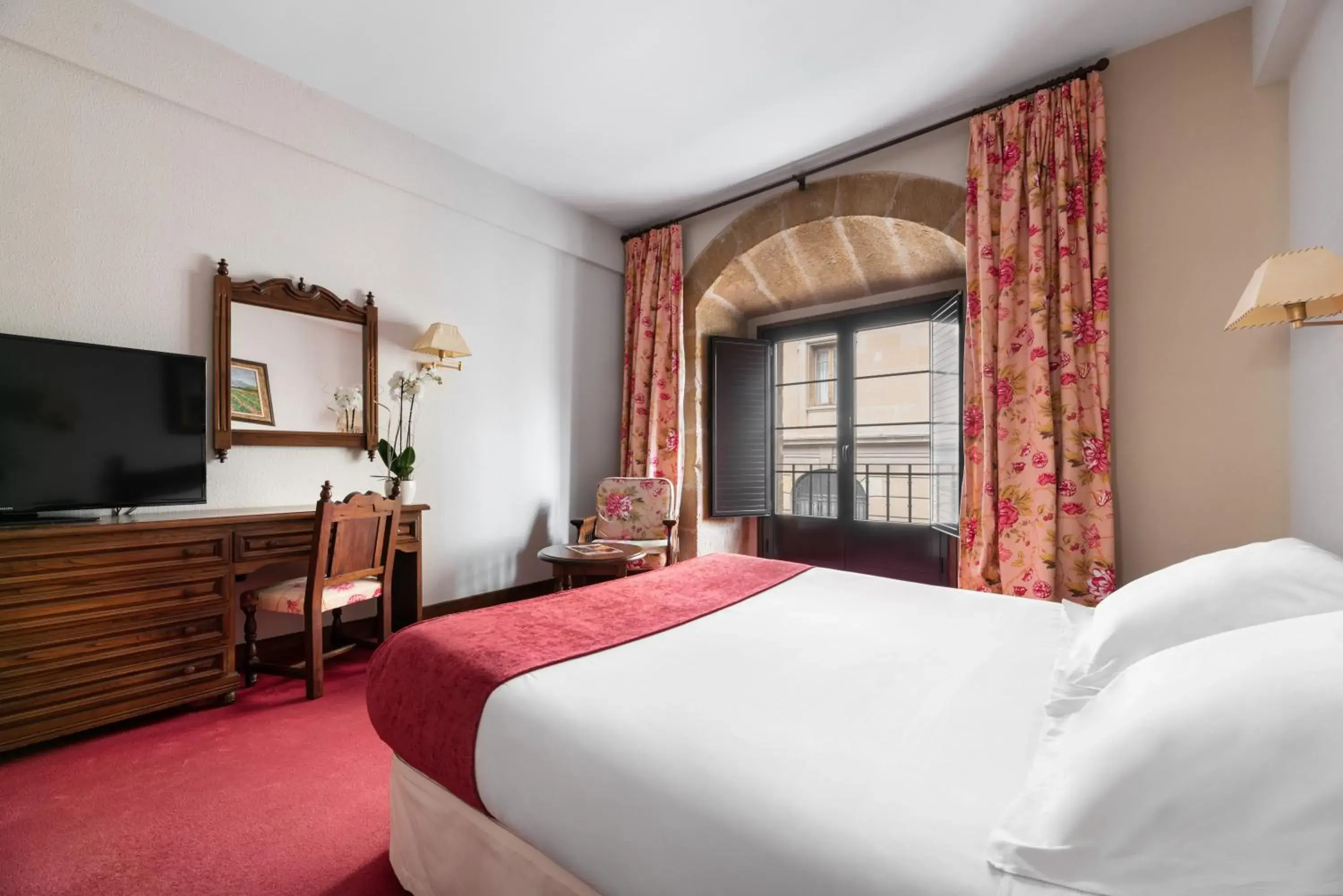 Bed in Eurostars Los Agustinos Bed in Eurostars Los Agustinos