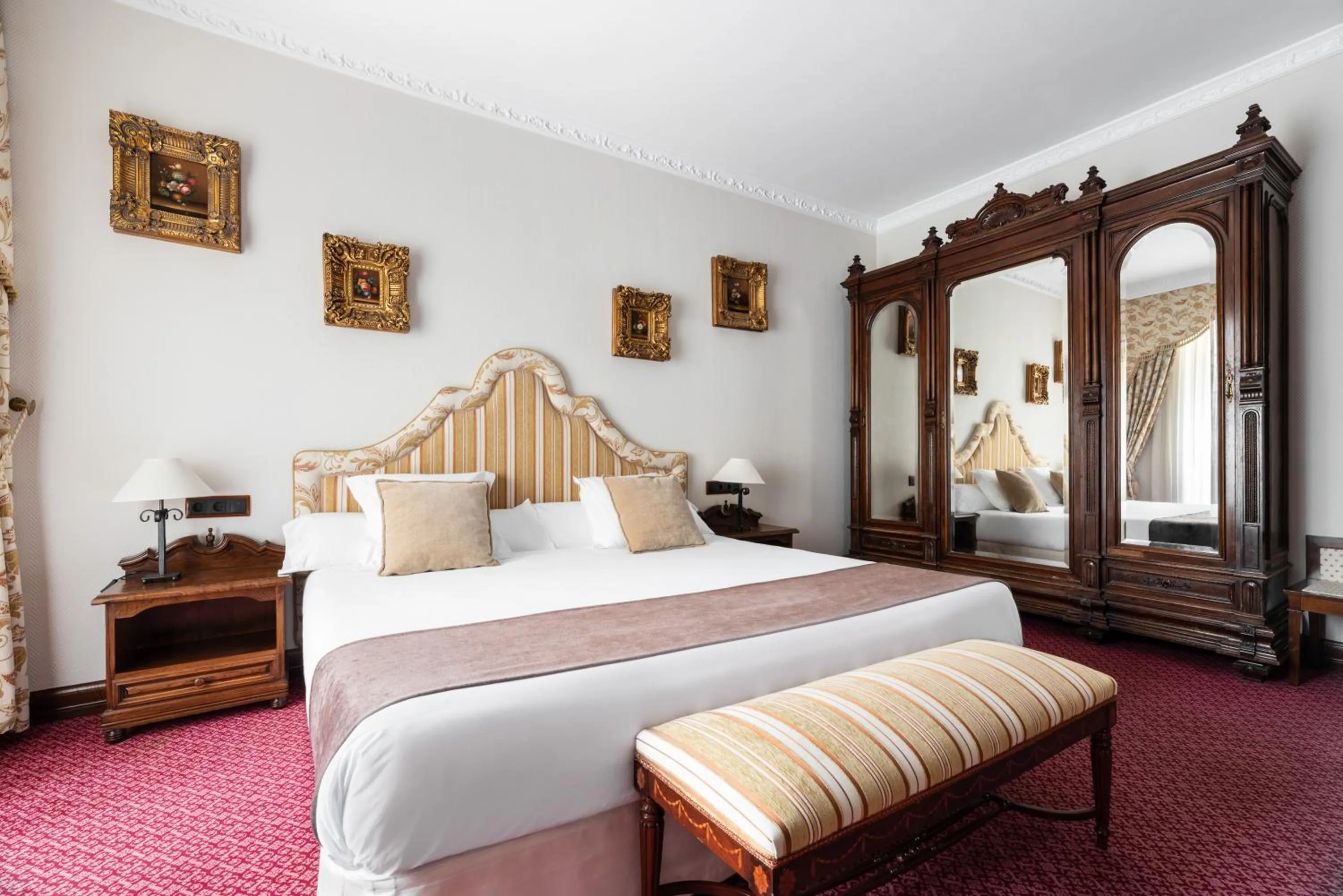 Bed in Eurostars Los Agustinos