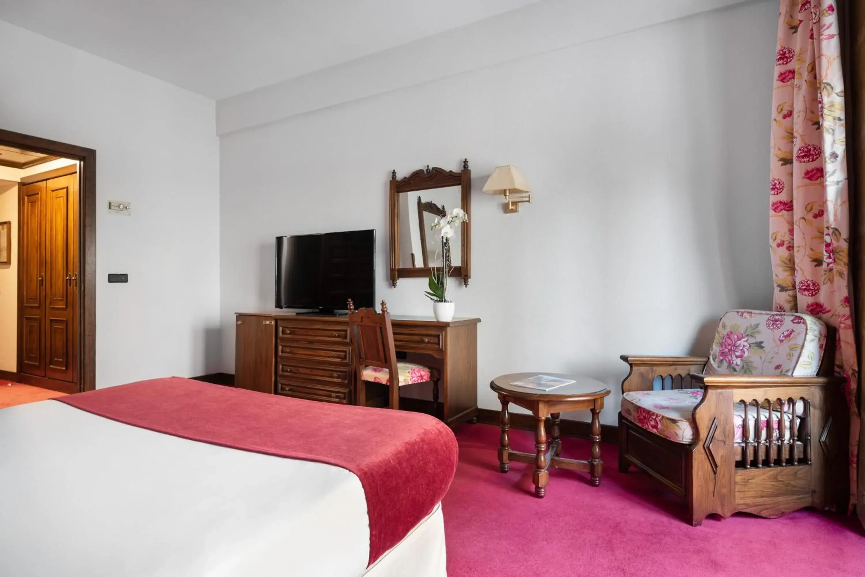 Bed in Eurostars Los Agustinos Bed in Eurostars Los Agustinos