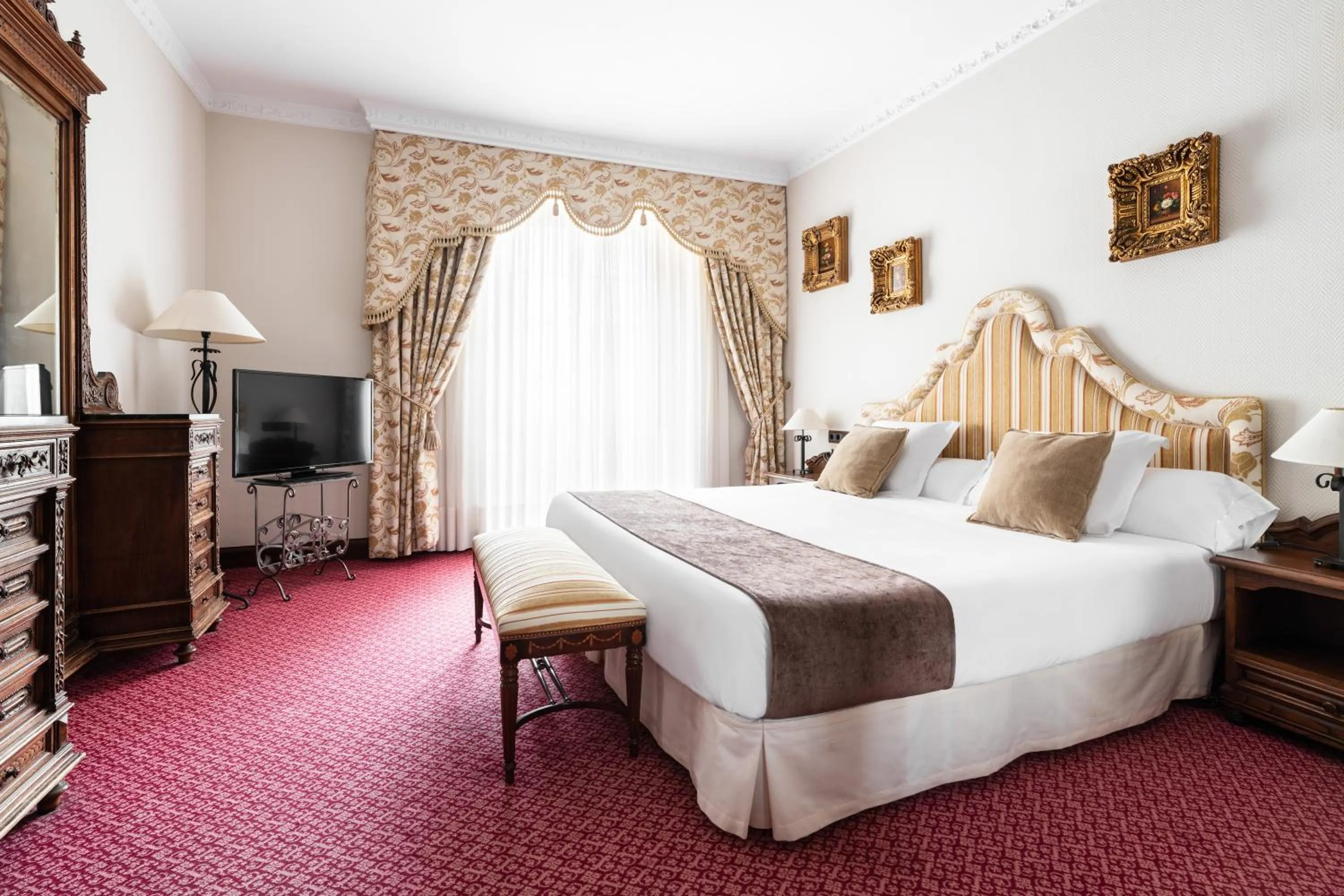 Bed in Eurostars Los Agustinos