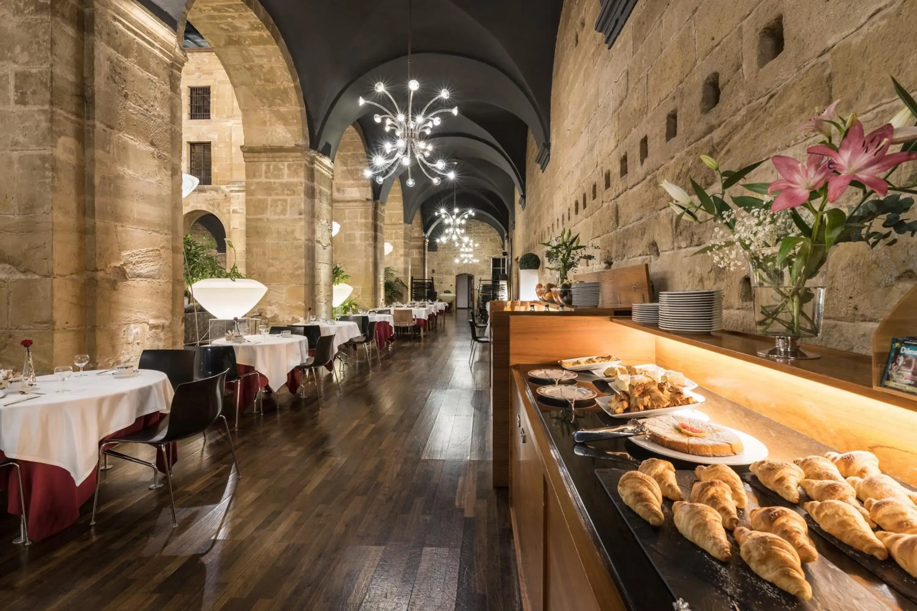 Restaurant/places to eat in Eurostars Los Agustinos Restaurant/places to eat in Eurostars Los Agustinos