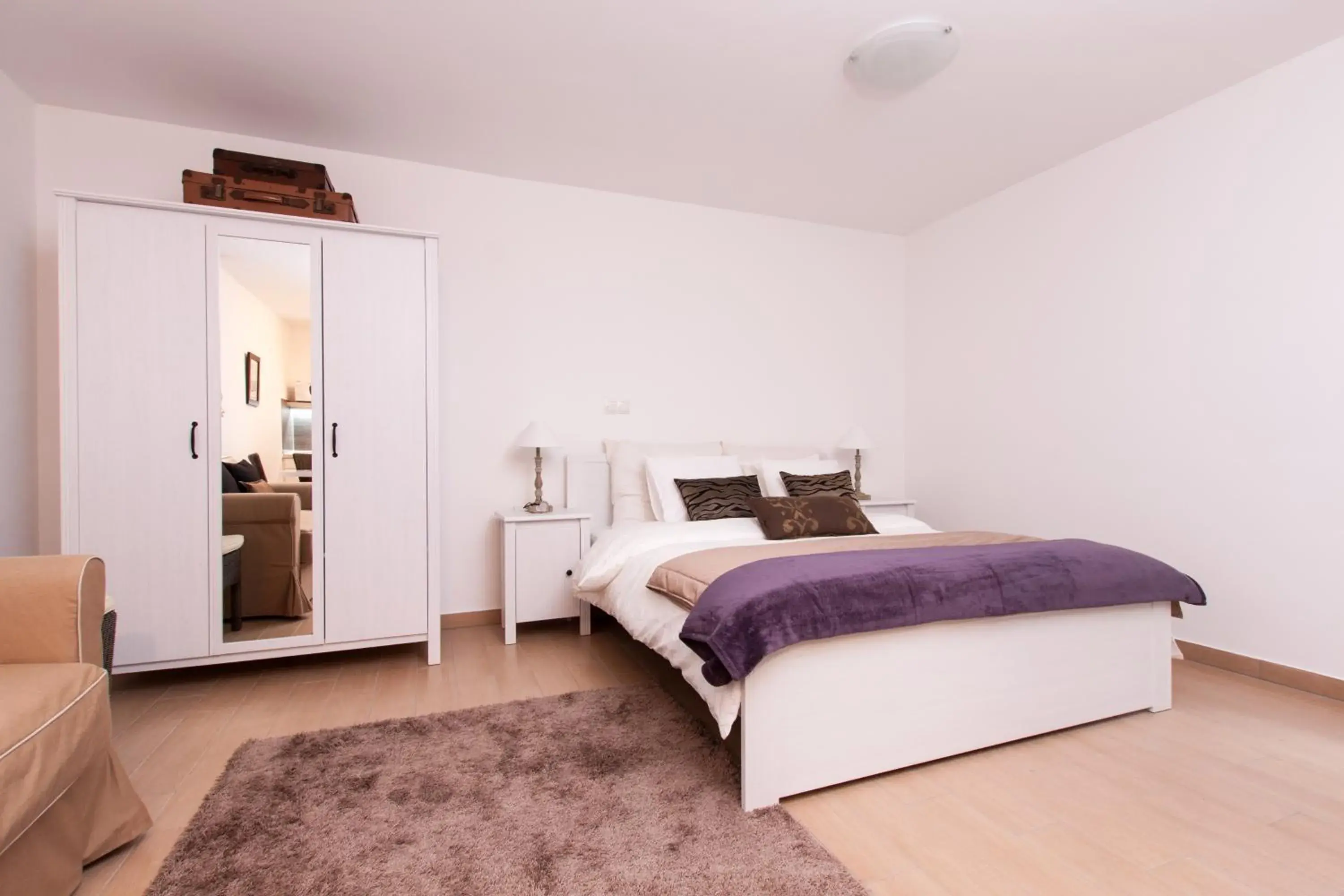 Studio in Effie Perine Apartments Studio in Effie Perine Apartments