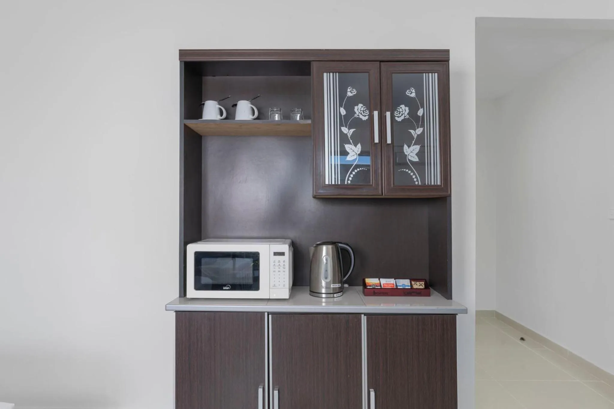 Coffee/tea facilities in Trans International Hotel