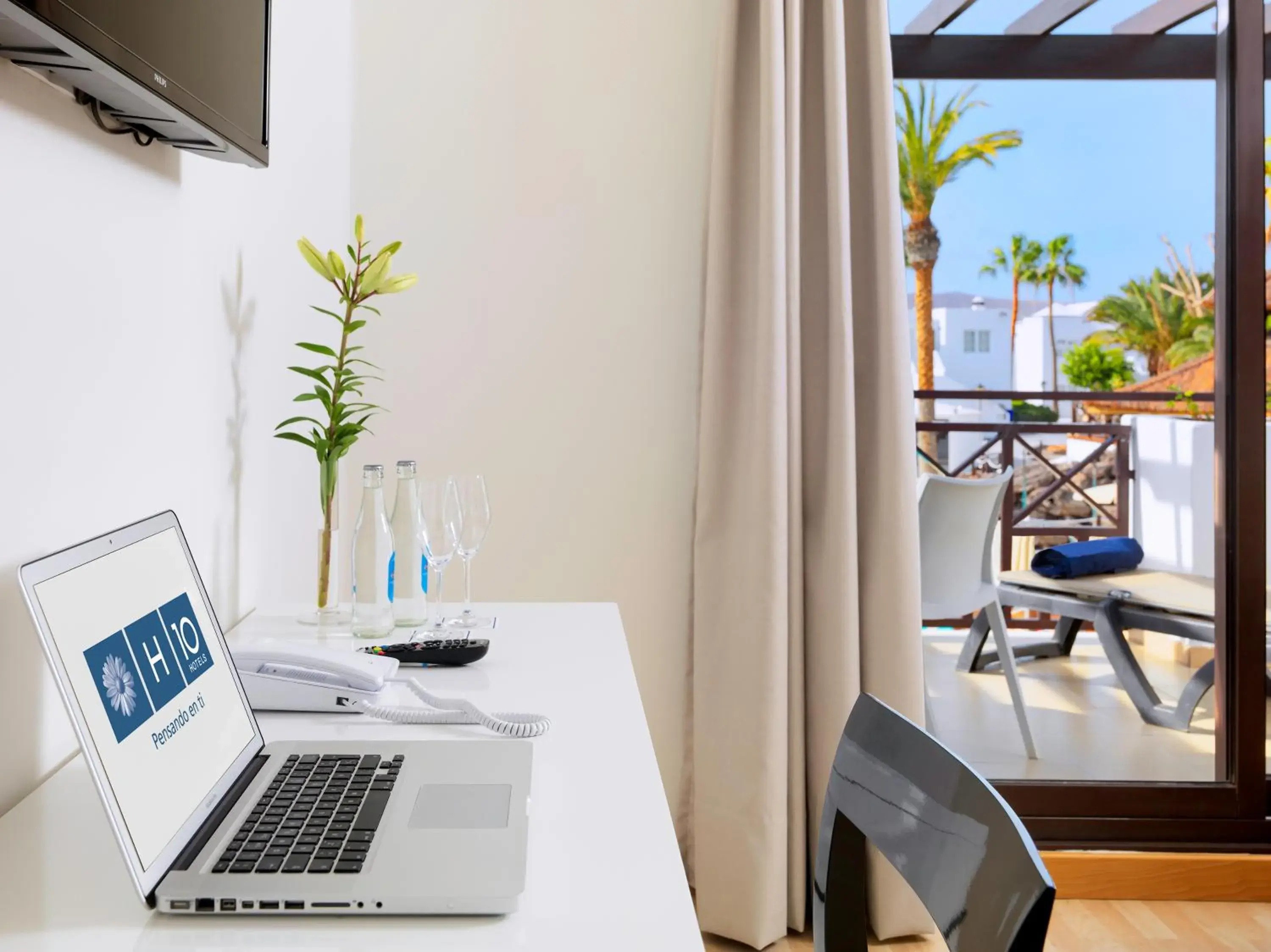 Suite in Boutique Hotel H10 White Suites - Adults Only Suite in Boutique Hotel H10 White Suites - Adults Only