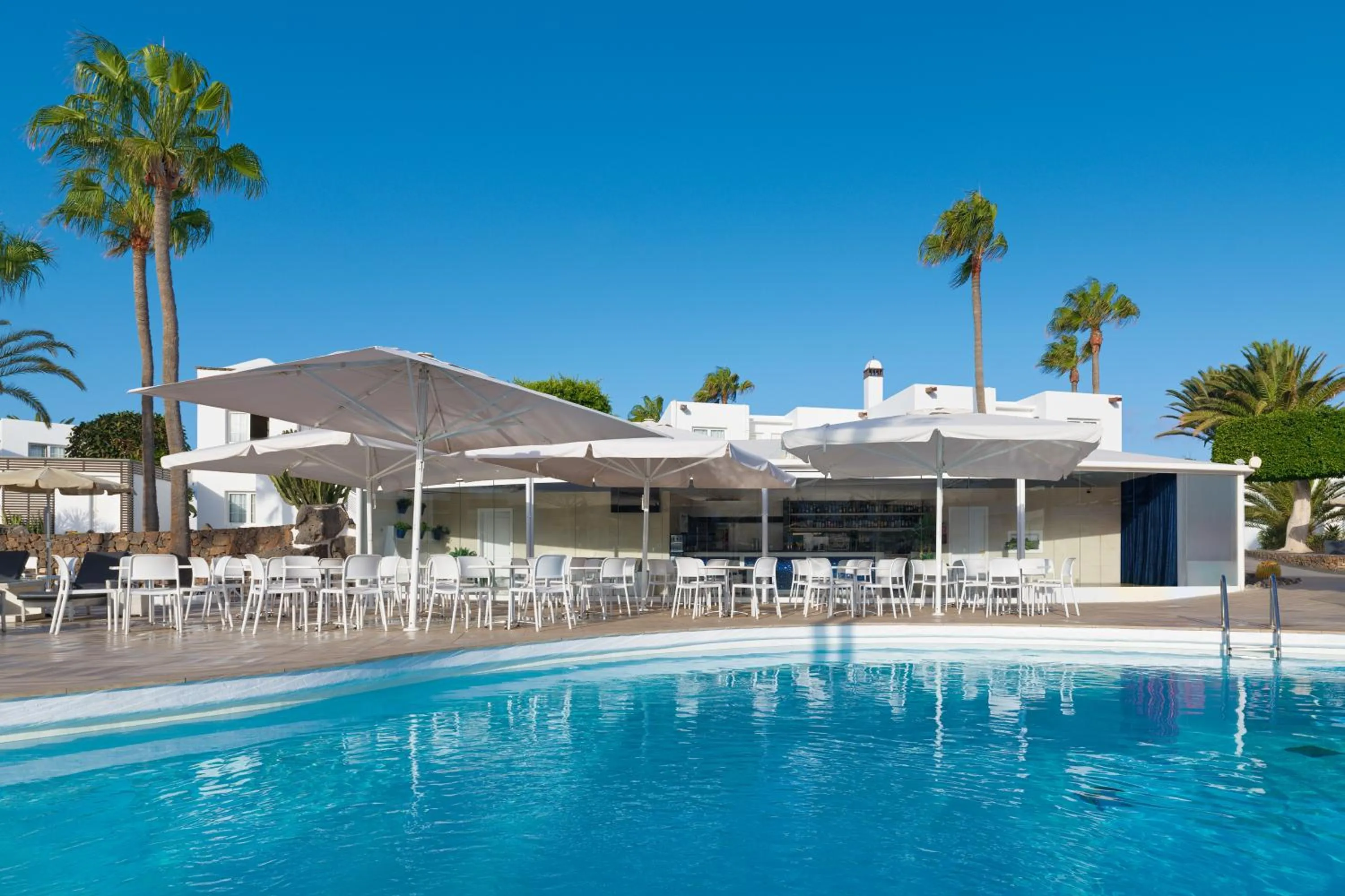 Lounge or bar in Boutique Hotel H10 White Suites - Adults Only