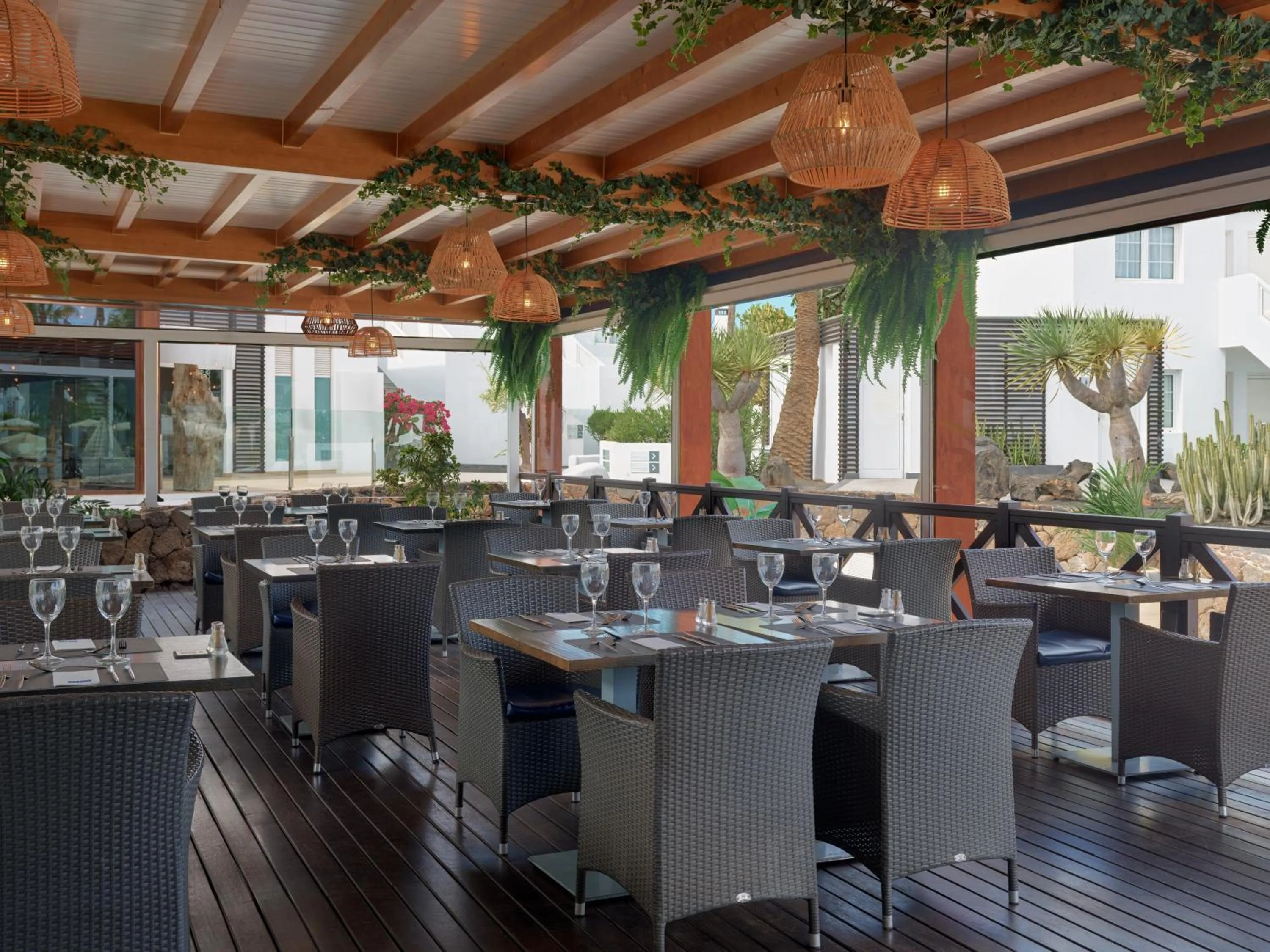 Restaurant/places to eat in Boutique Hotel H10 White Suites - Adults Only