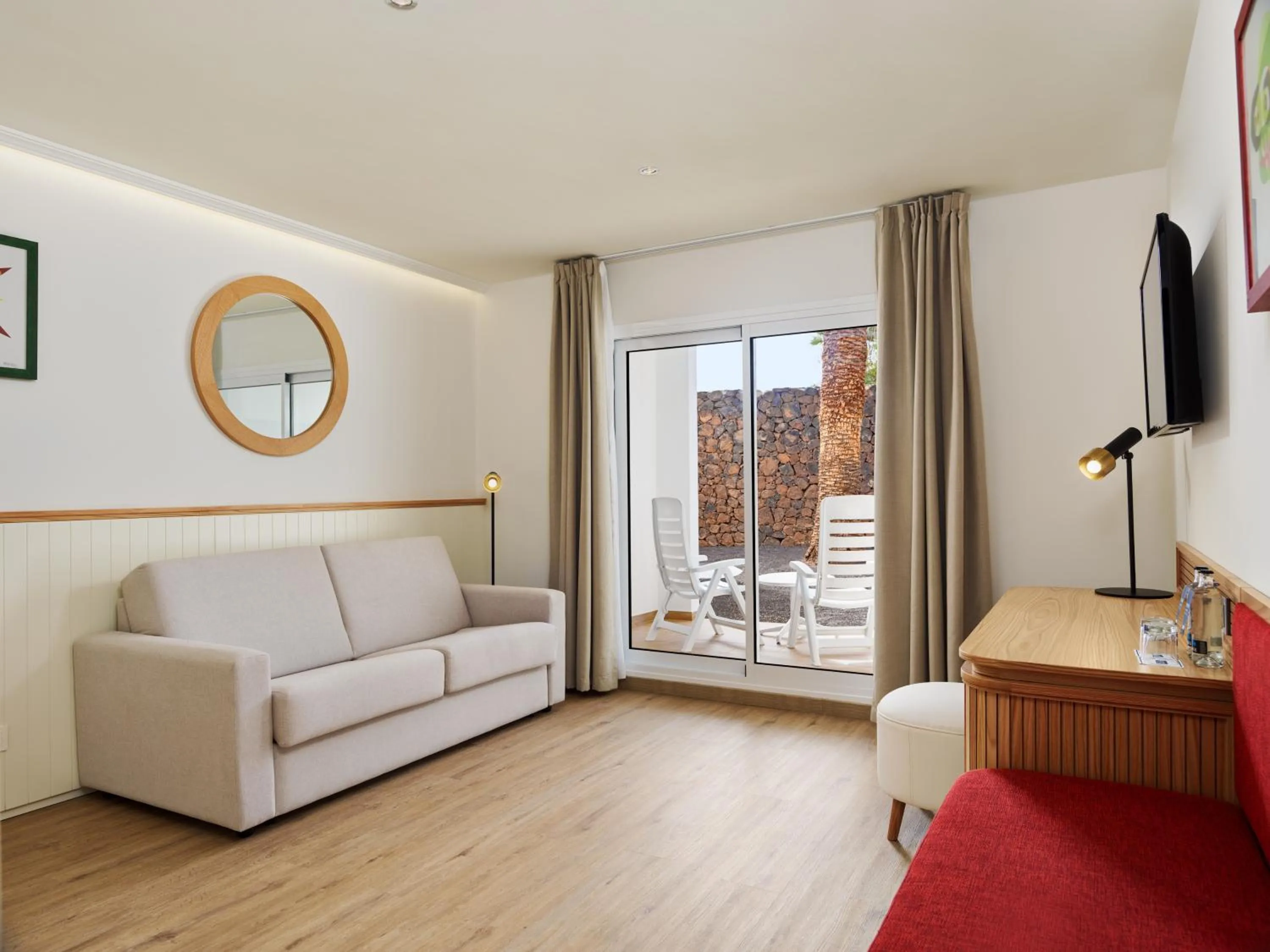 TV and multimedia in Boutique Hotel H10 White Suites - Adults Only