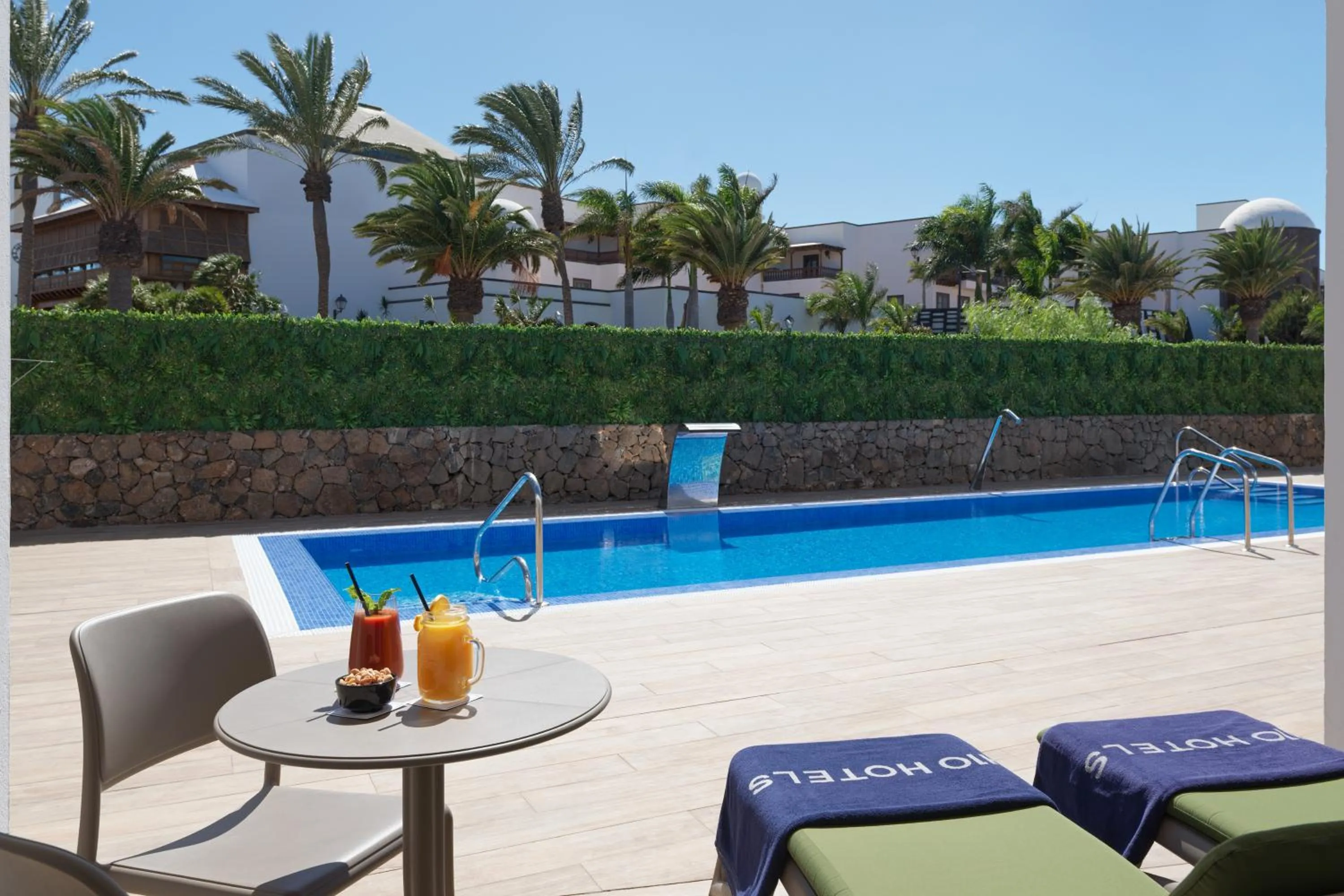 Swimming pool in Boutique Hotel H10 White Suites - Adults Only