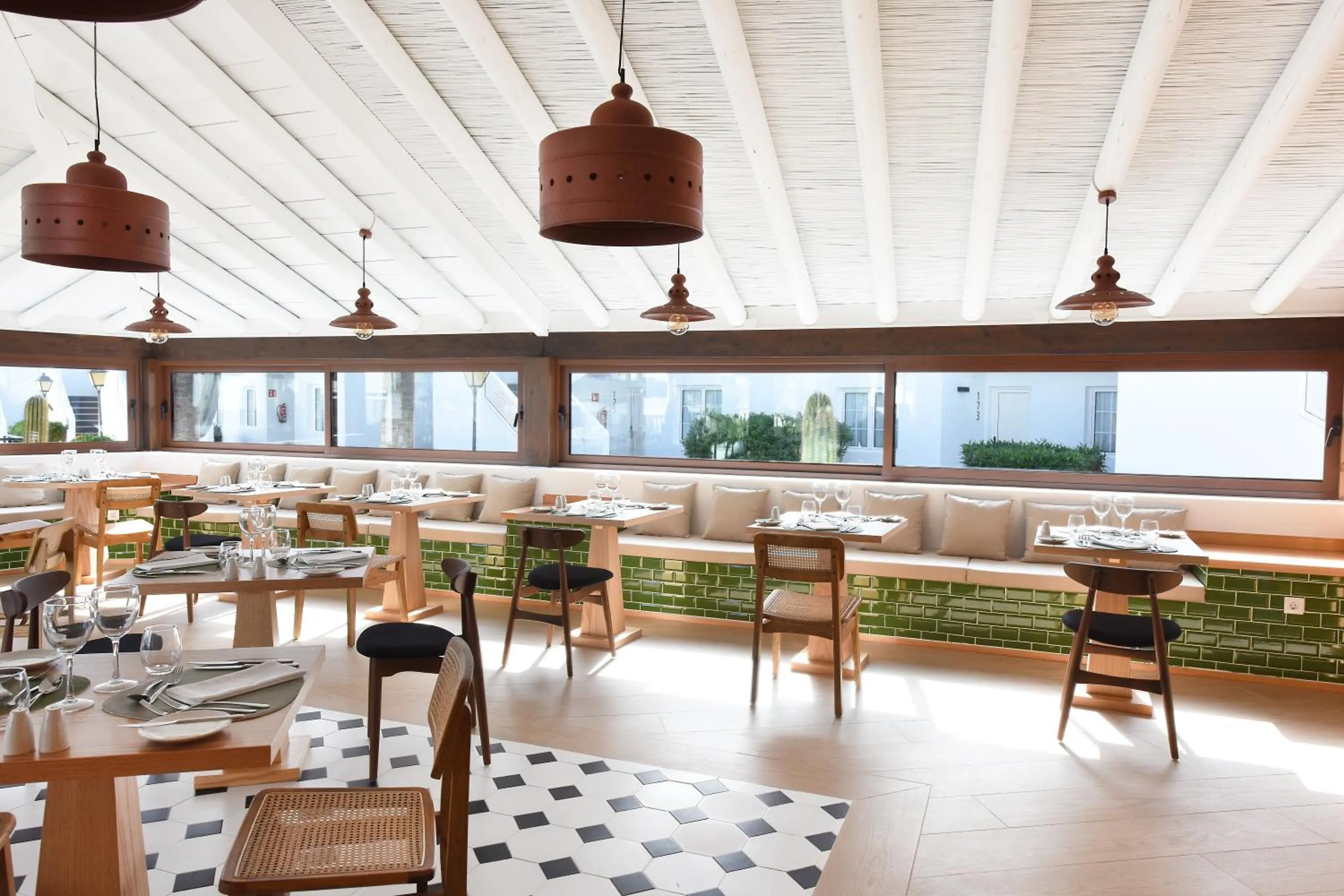 Restaurant/places to eat in Boutique Hotel H10 White Suites - Adults Only