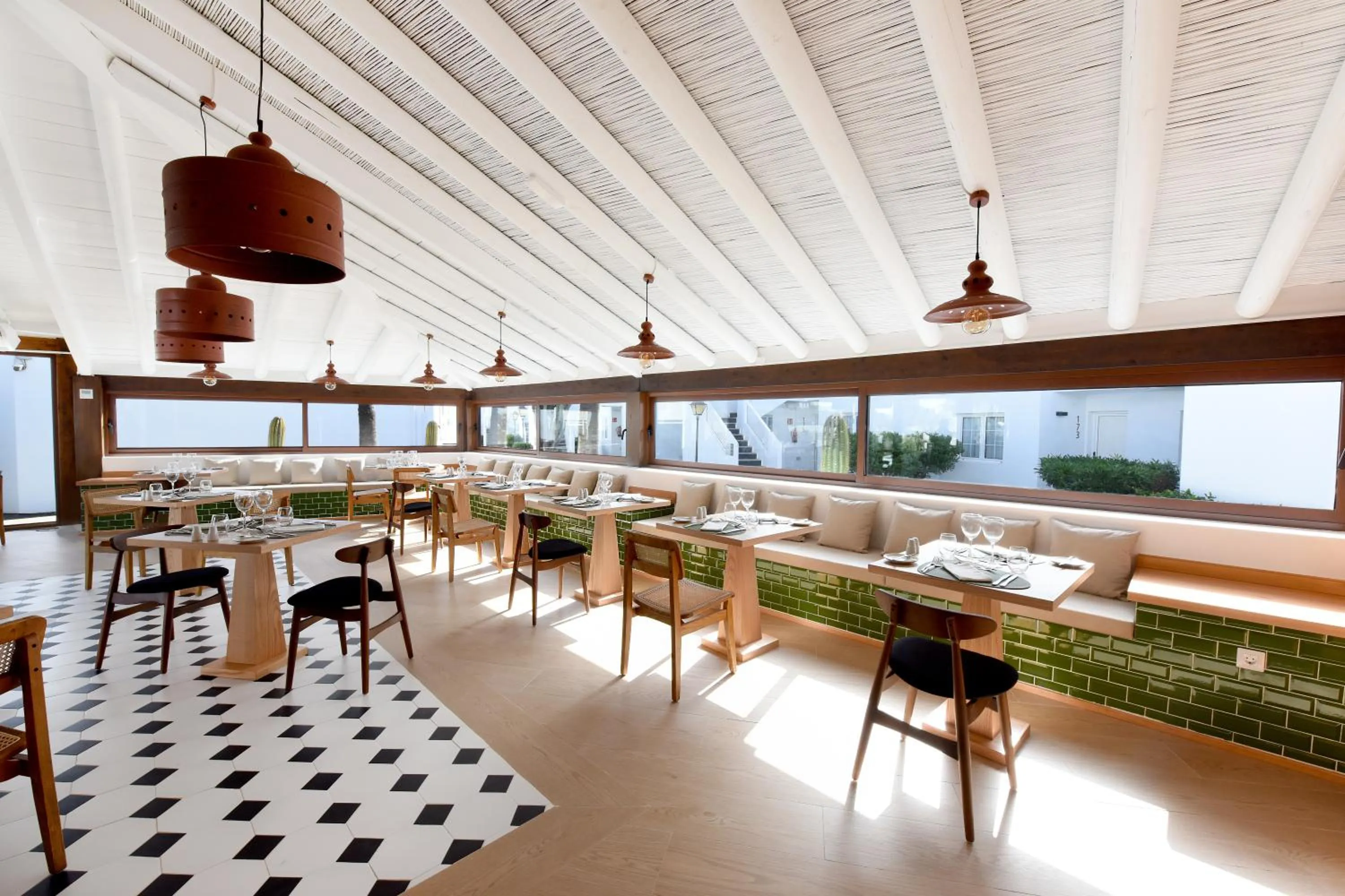 Restaurant/places to eat in Boutique Hotel H10 White Suites - Adults Only