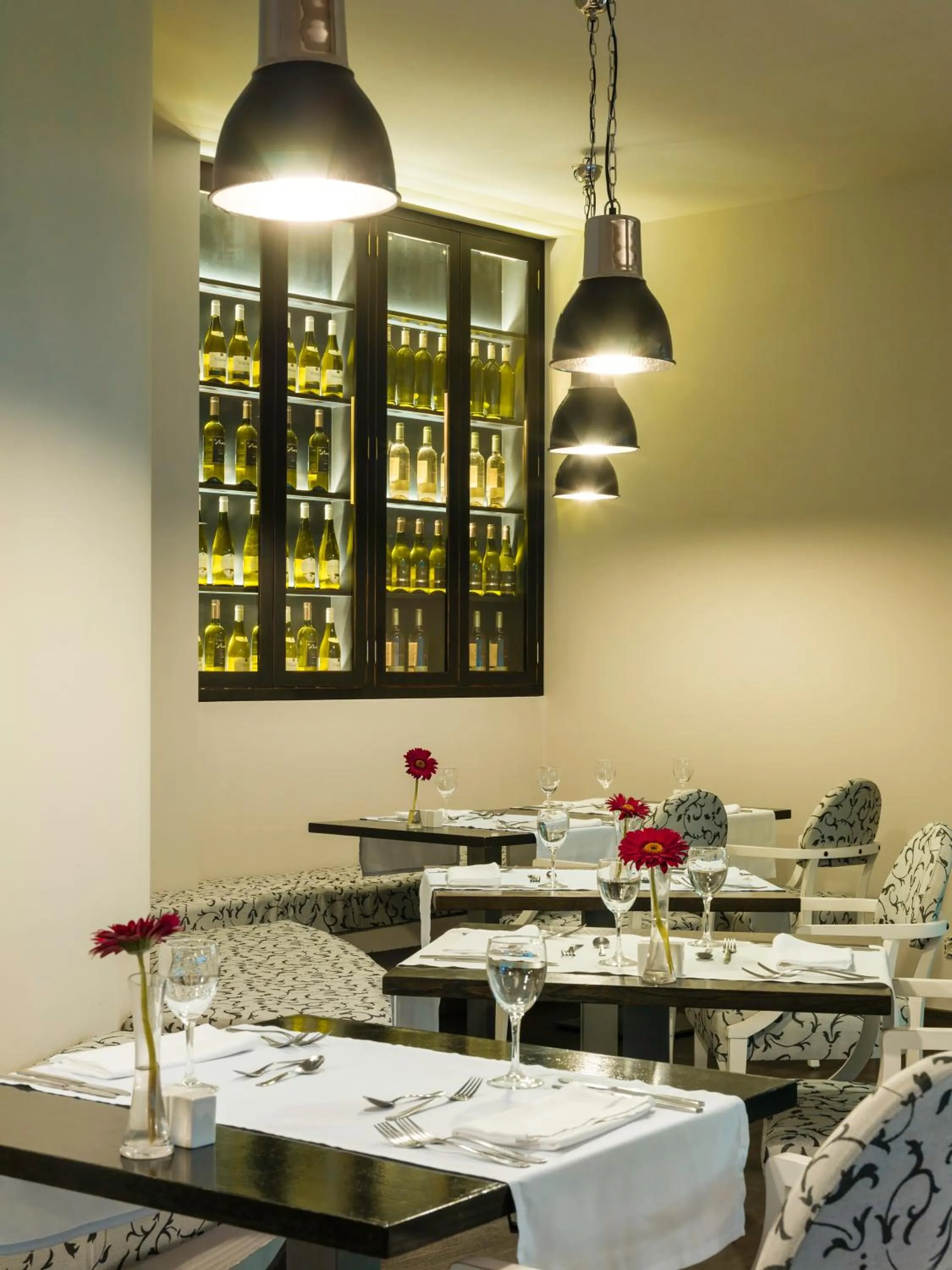 Restaurant/places to eat in Boutique Hotel H10 White Suites - Adults Only