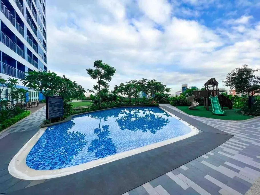 Swimming pool in Air Residences - 1Bedroom Unit with Balcony - Wifi & Netflix