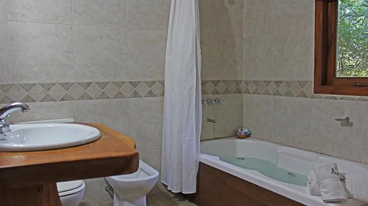 Bathroom in Hostería y Cabañas Altamar De Las Pampas