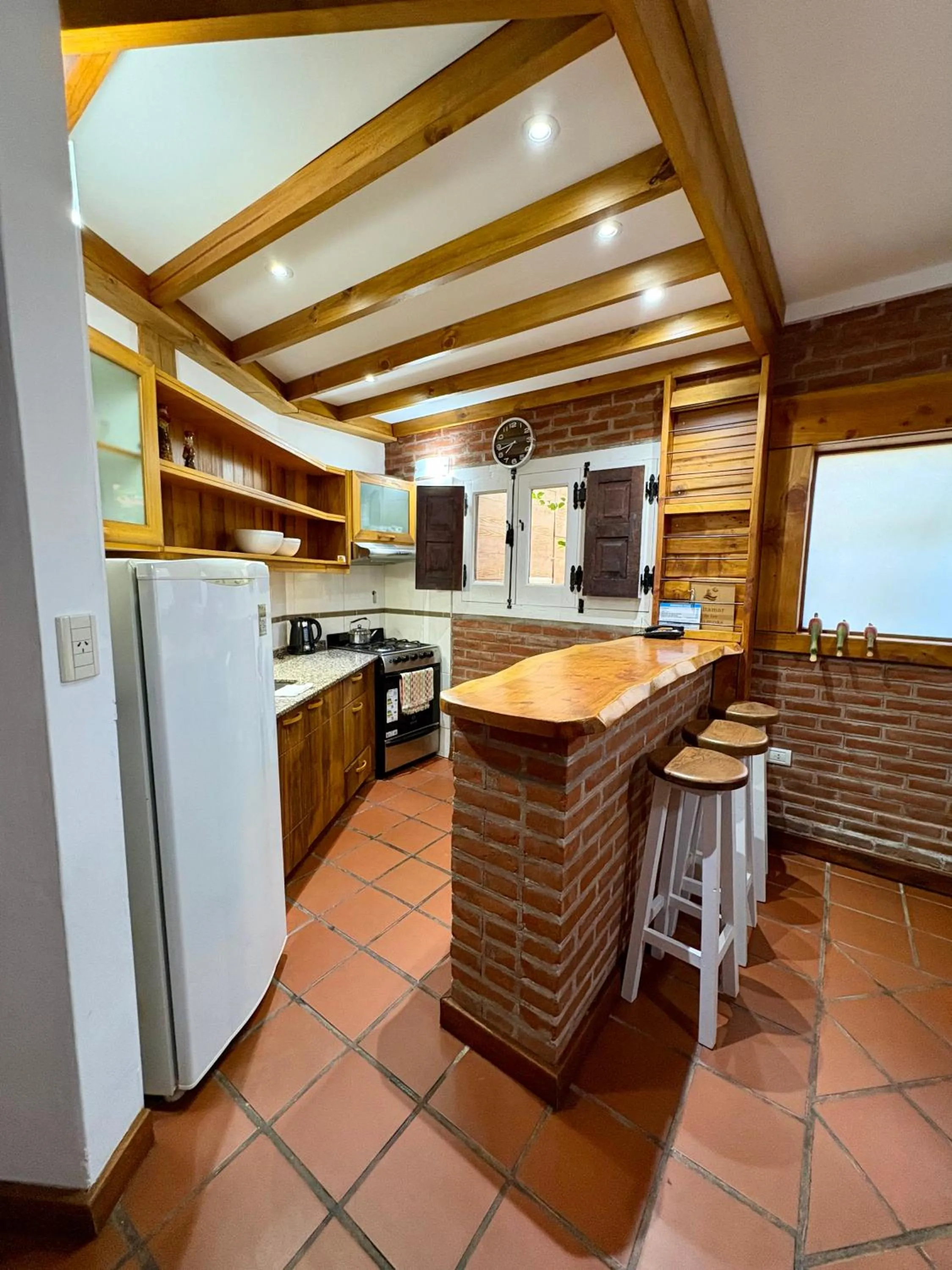 Kitchen or kitchenette in Hostería y Cabañas Altamar De Las Pampas