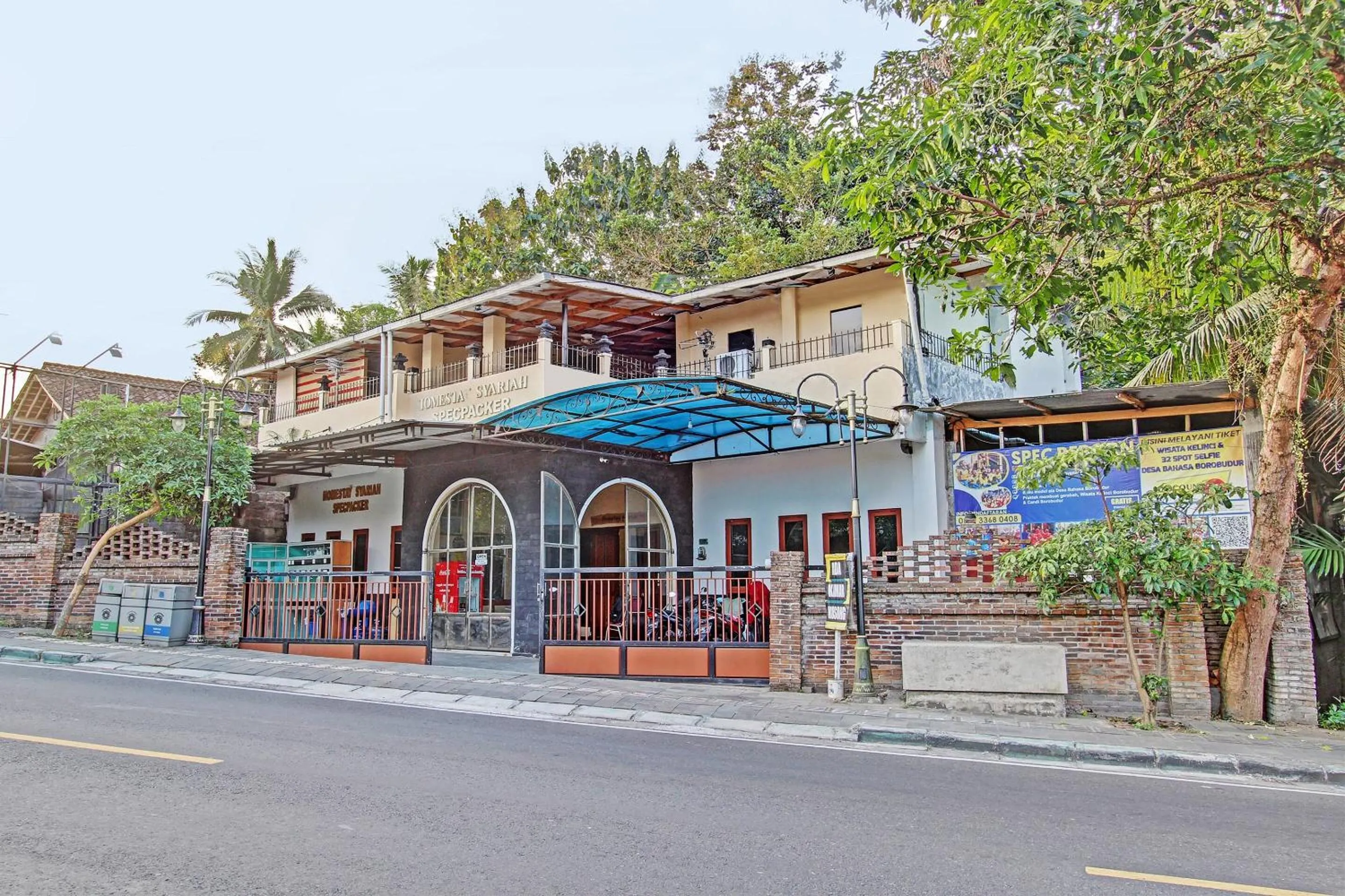 Facade/entrance in OYO 92851 Homestay Borobudur Specpacker Syariah