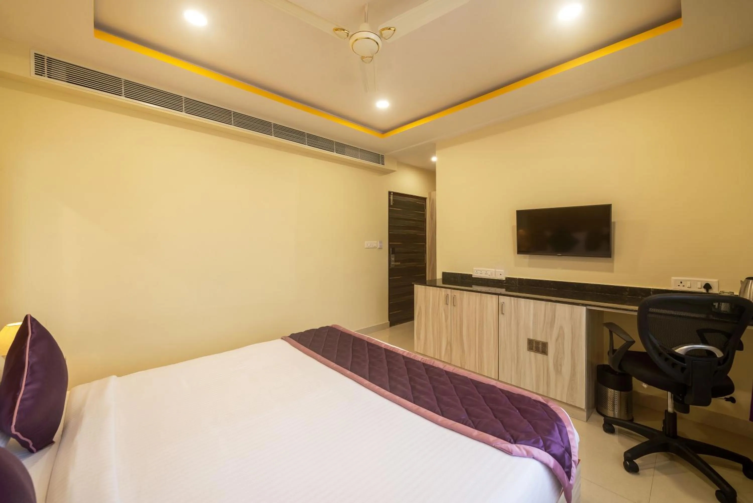 Bed in Zenith Hotels Hebbal Bangalore