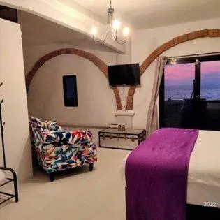 Bed in Sunbloom Beachfront Hotel and Restaurant Zambales