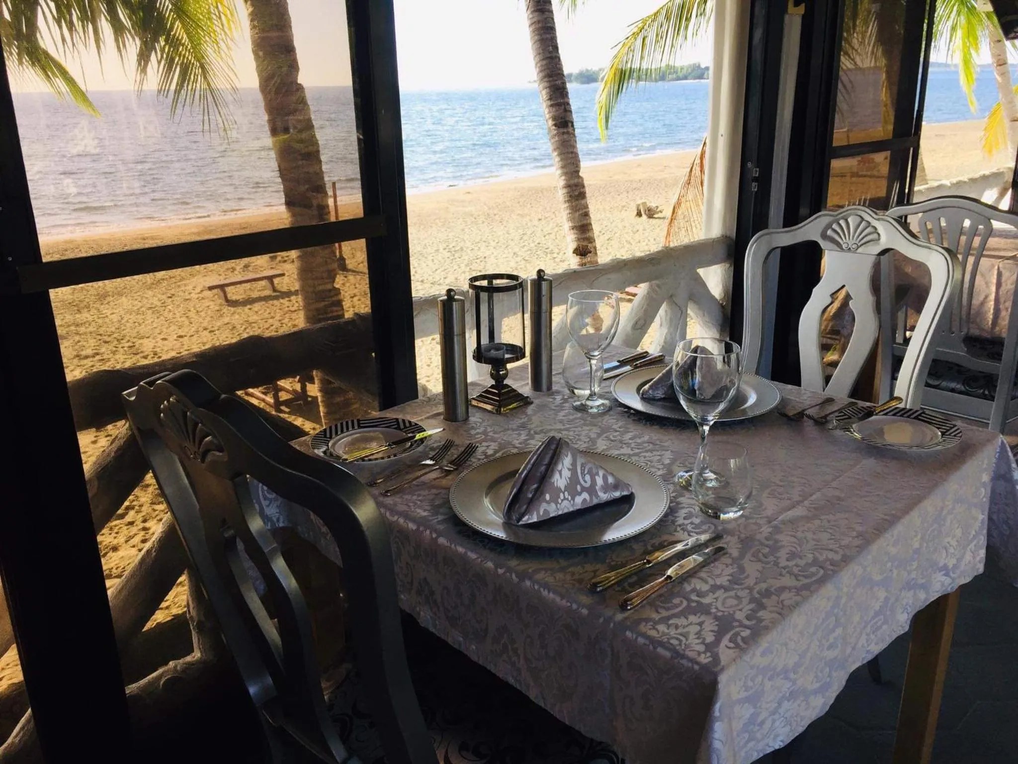 Restaurant/places to eat in Sunbloom Beachfront Hotel and Restaurant Zambales