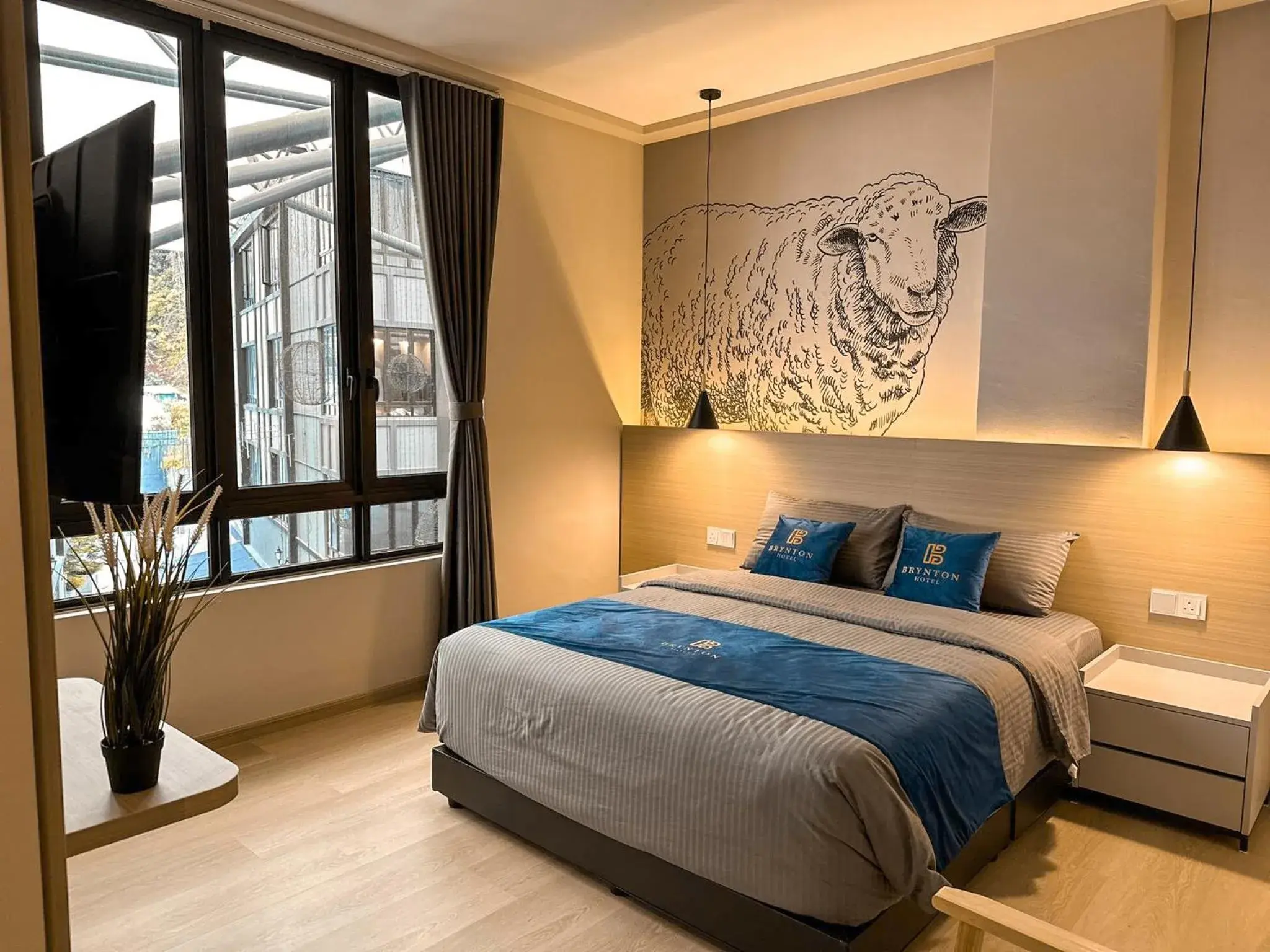 Bed in Hotel Brynton at Cameron Centrum Mall Bed in Hotel Brynton at Cameron Centrum Mall