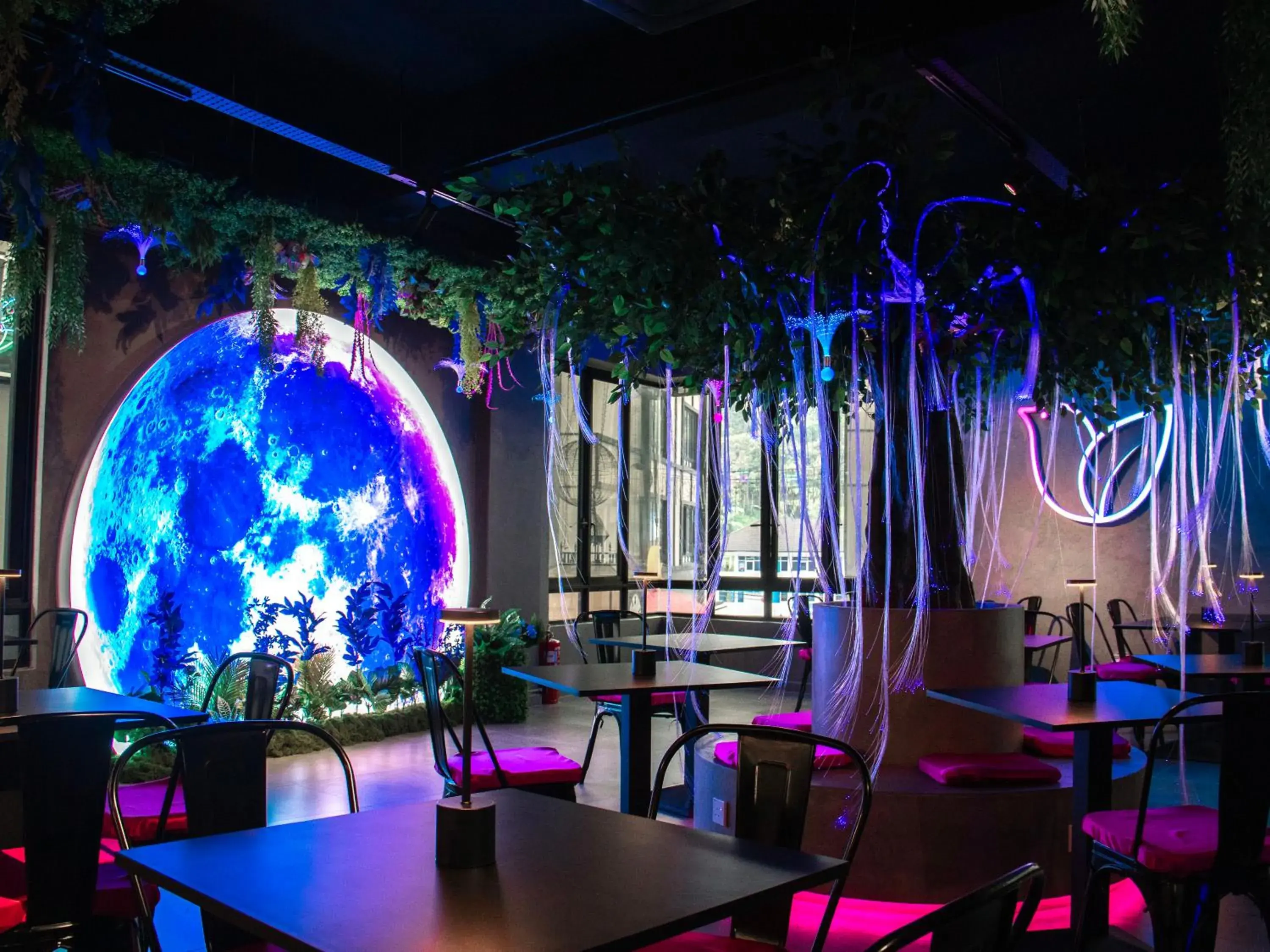 Restaurant/places to eat in Hotel Brynton at Cameron Centrum Mall Restaurant/places to eat in Hotel Brynton at Cameron Centrum Mall